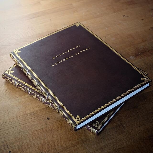 Just realized I never posted the timelapse videos of these two thesis bindings. Swipe to check it out. It was a real challenge to get the gold to stick in only about 18% relative humidity (you have to tool before the egg glair dries out or nothing st