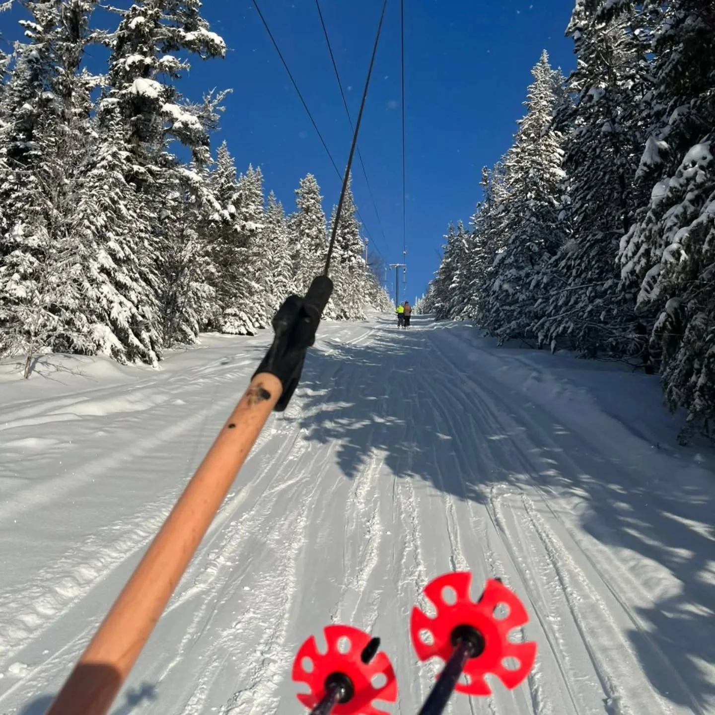 Fresh week let's go! We all spent the last three days absolutely cringing at that warm spell, yuck. We had a good look over the mountain and we were so lucky to get a cooling breeze that kept things more or less frozen👌 Besides the odd patch the Rid