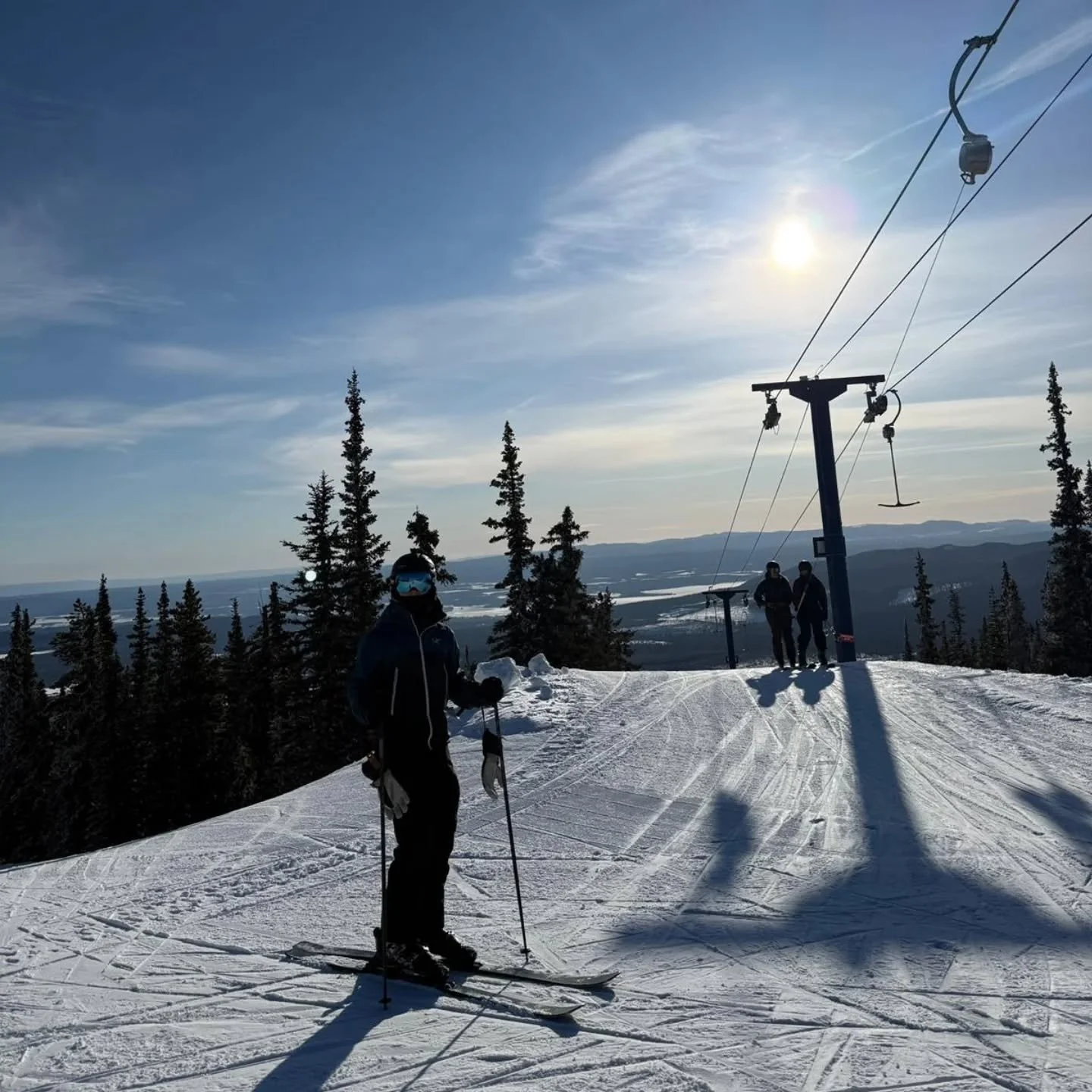 Happy Sunday....More snow fell last night! Going to be some fun pockets of sky gold kicking around and the usual fresh groomed runs! 
❄️Lifts run 930-330
❄️Cafeteria is serving up delicious homemade food from 10-4. 
❄️Caesers on special in the lounge