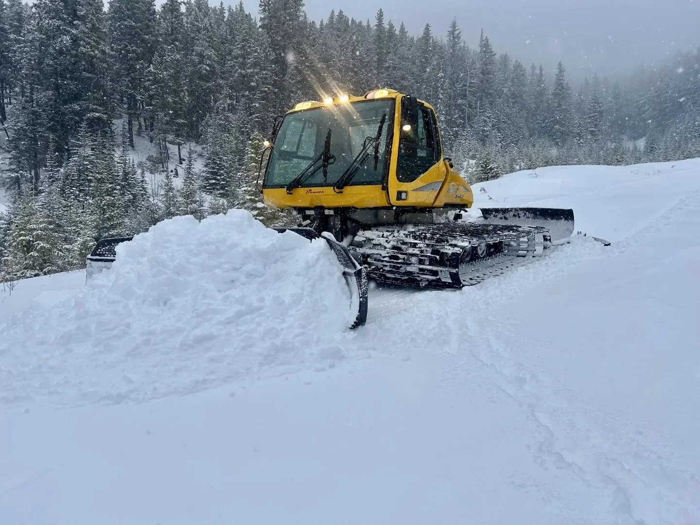 Hoooya! Winter is officially back. A series of decent snow falls throughout the weekend and into Monday.  And then today...there's been a snowstorm secretly dumping on the ridge while those of us south of the hill just see clouds. Pic from today.
See