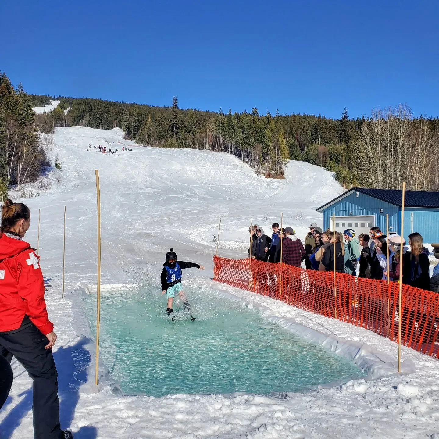 Do you feel the air outside?! It's starting to feel like beach season to me....Annual bathtub race and slush cup this Saturday!!

Forecast looks nice and sunny, always a great day to enjoy the patio and watch the brave souls ! Always the question wil