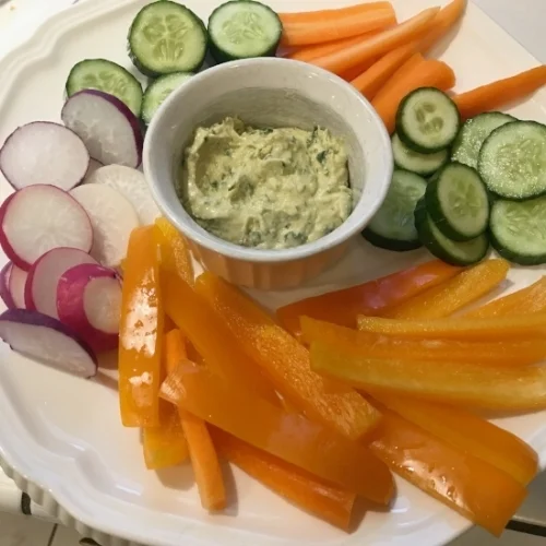 The veggies felt way more special with the hummus I picked up from the Westlake Village Farmers Market on Sunday. I LOVE this Kale Almond hummus from the Moms Products Hummus stand . Check them out if you are a local!
