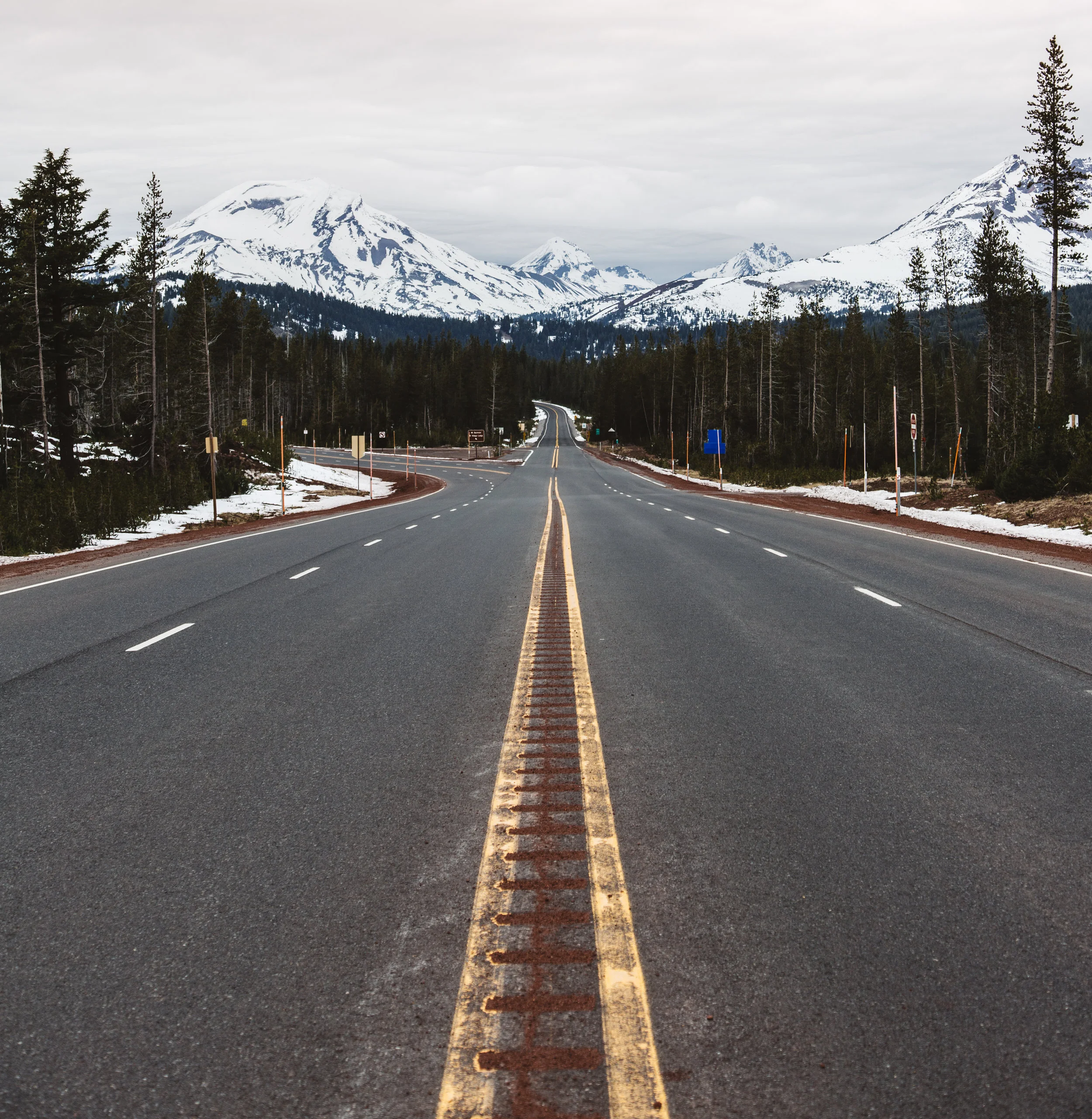 Central Oregon is well-known for its Alpine Lakes and snowcapped Cascade range. The Cascade Lakes Scenic Byway 66-mile stretch is the perfect opportunity to drive to the array of destinations and experience the tremendous landscapes and beauty. 