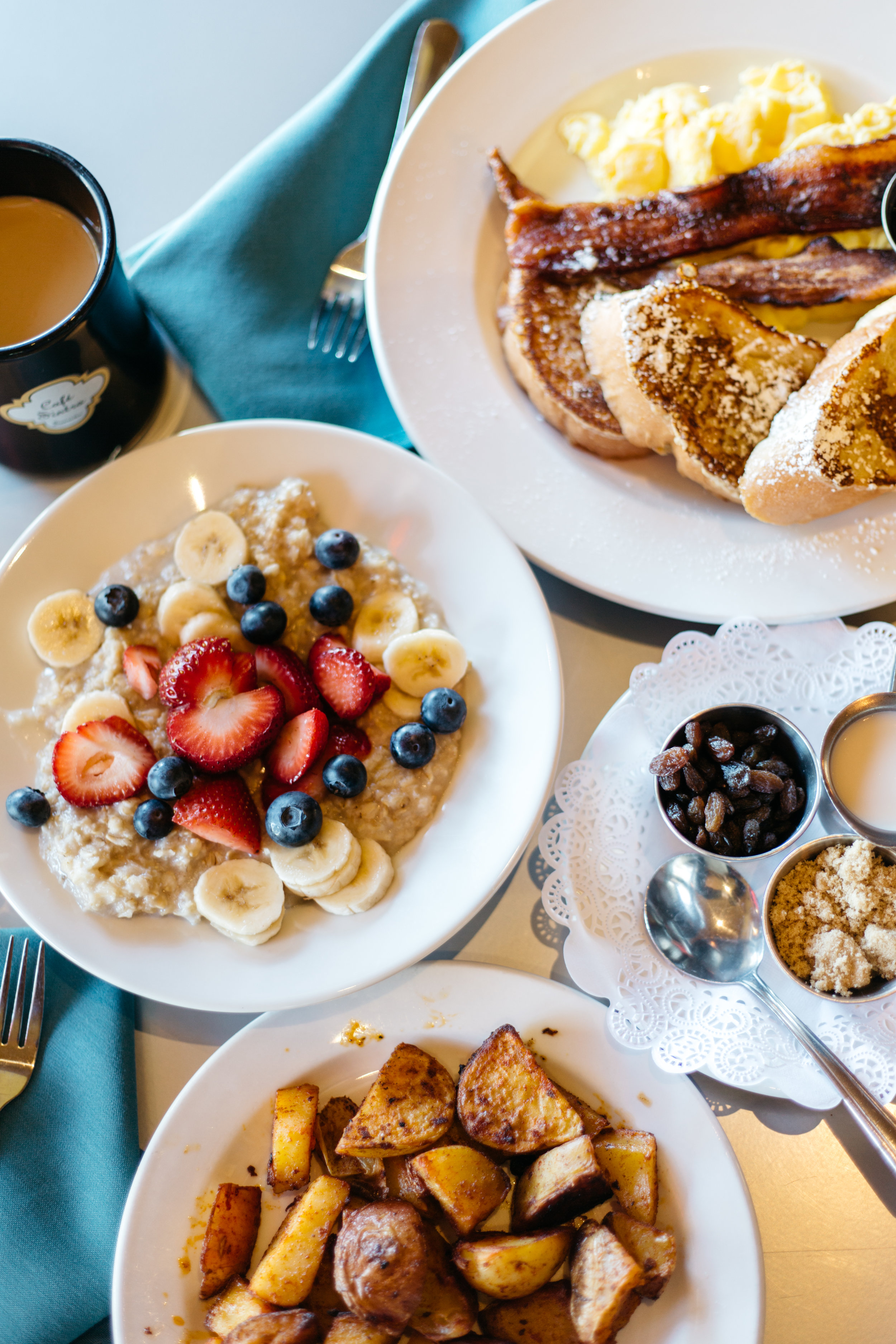 Breakfast is served! Café Sintra is a casual cafe and bistro in Sunriver, Oregon that serves a variety meals from Sintra Potatoes and Oatmeal for breakfast to a Fresh Spinach Salad for lunch. 
