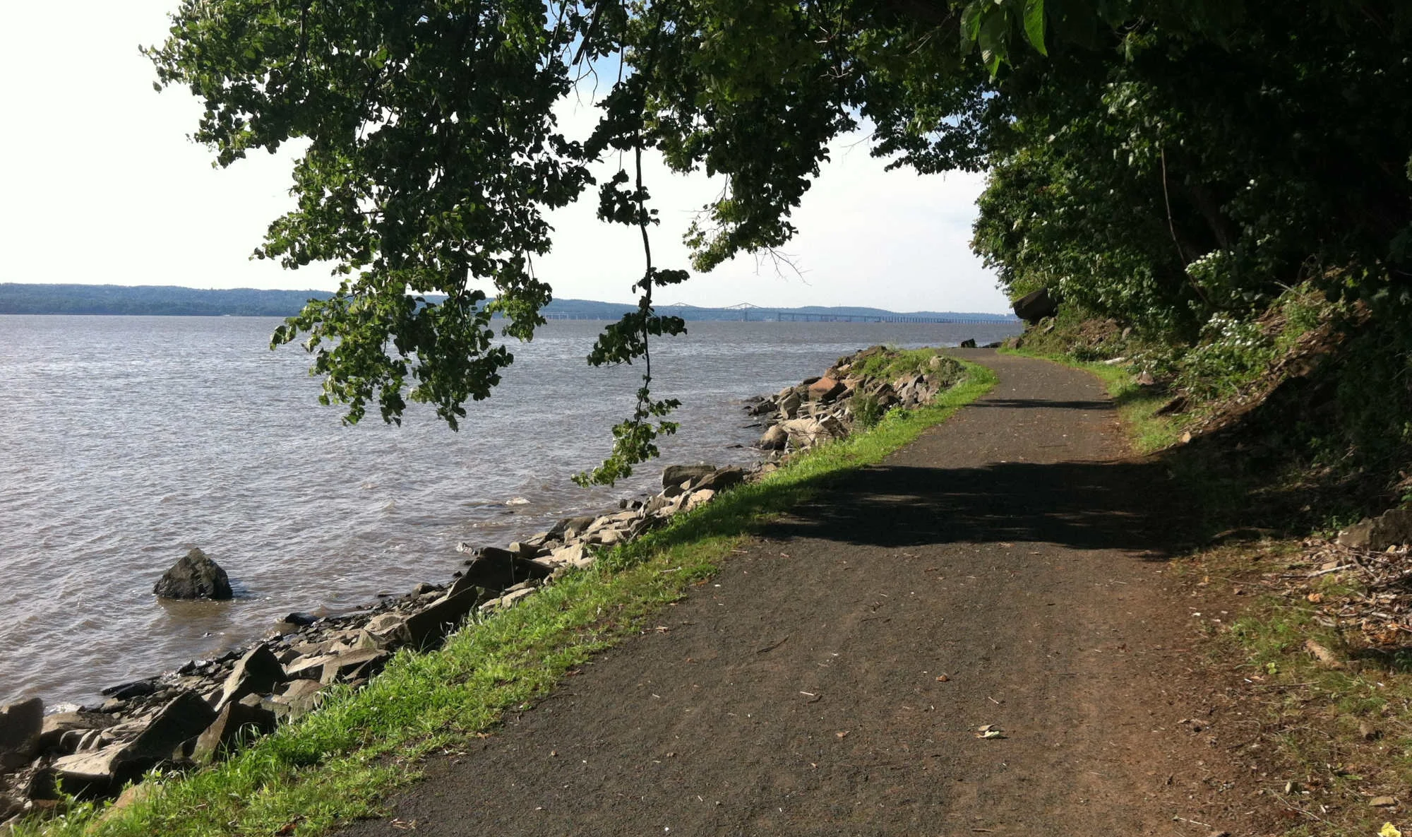 Path on the Hudson River at Nyack Beach State Park.