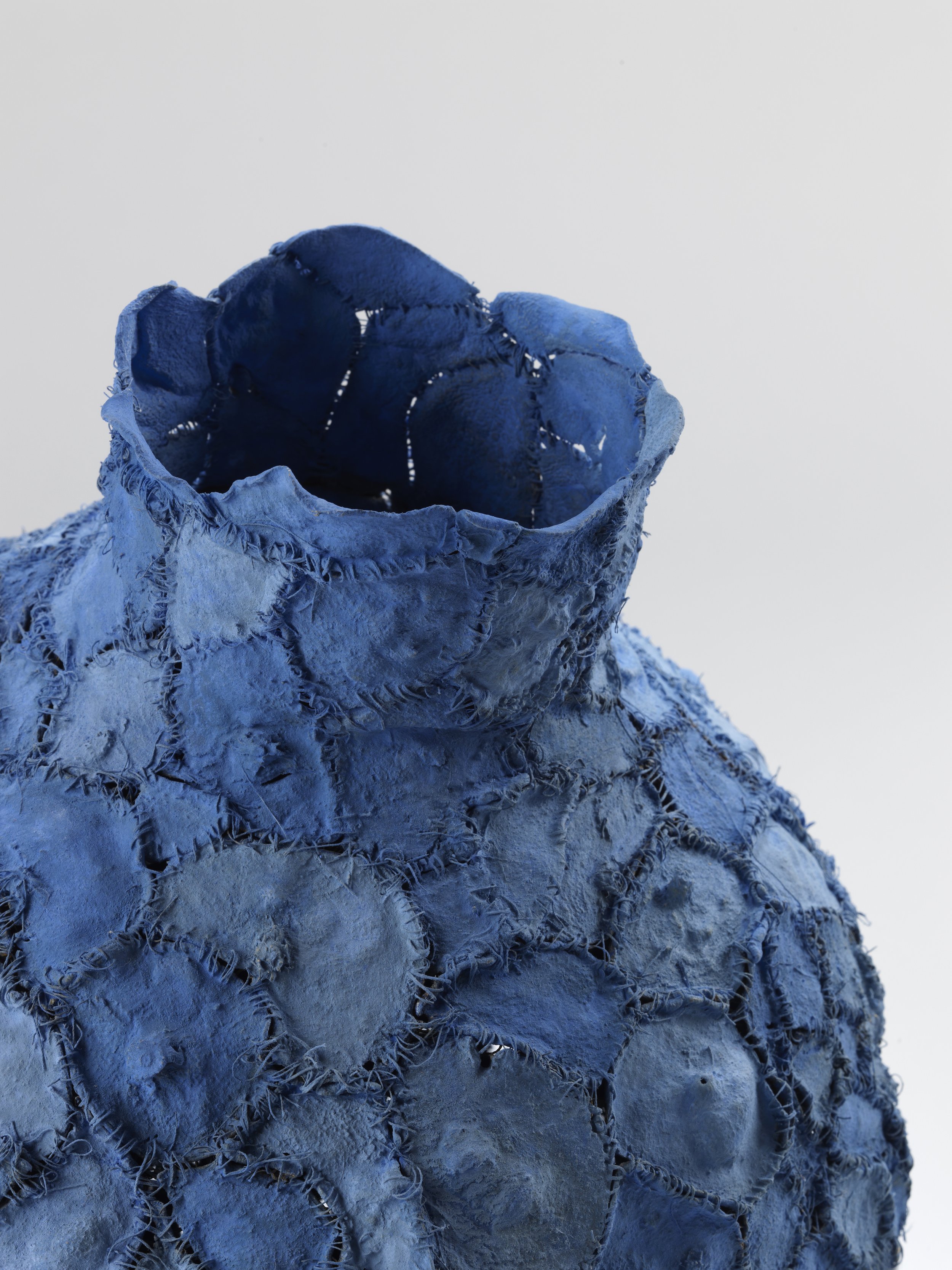 Copia de L&C Lab_Biomater Light Blue Vase sculpture (3).jpg