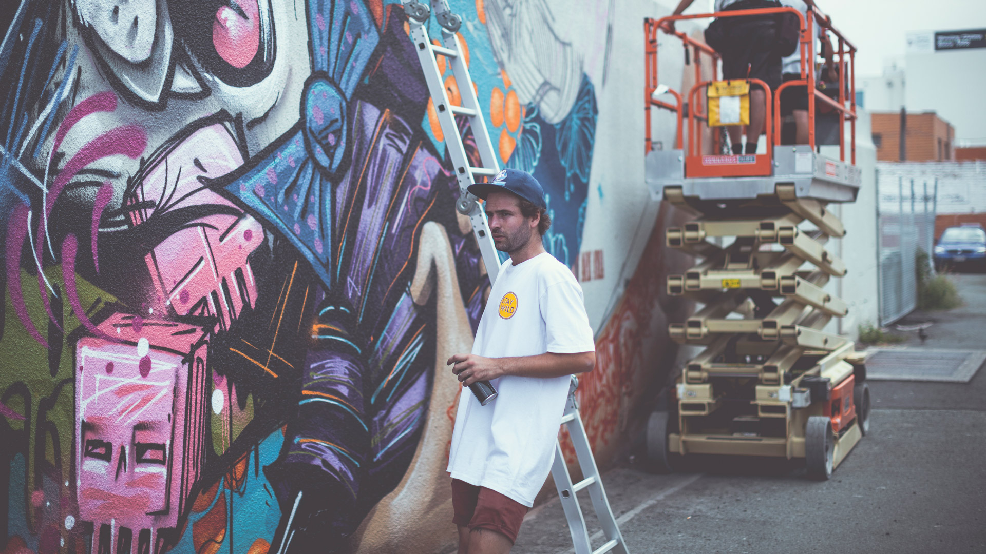 At 10.03am, Alley Cat and Sofles threw up some rough outlines on the 12m x 10m high wall just up from the corner of Nerang St and Scarborough St. By 6pm the wall had been transformed into an incredible work of art. To put it simply, Biebs has NOTHING on when Alley Cat and Sofles get together. If you missed us on the news last night, take a look at what we have to say about the Gold Coast and street art. 