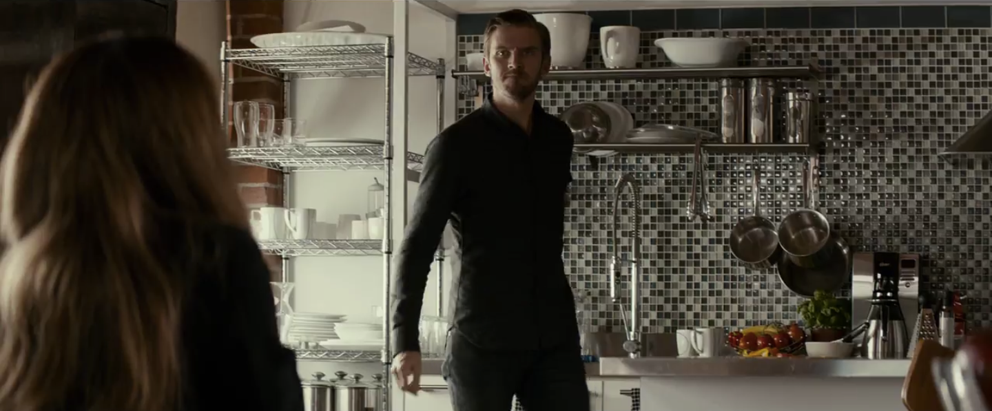 At last, Hathaway catches the one-armed man. 