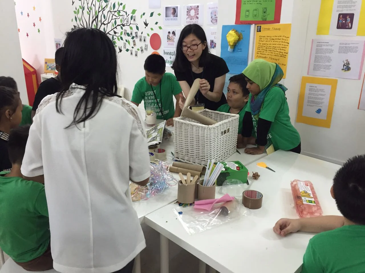 Teacher/Scientist, Yi Han, guides students through the challenge.