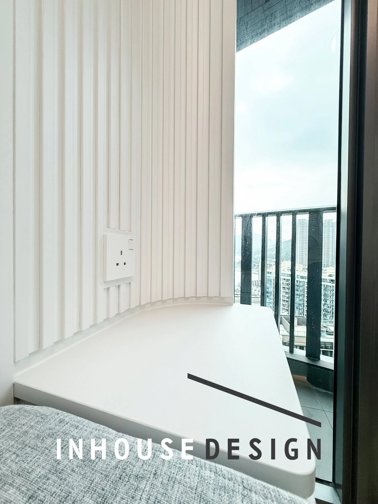 將軍澳 嘉悅 l 3房單位
設計風格 l 地中海風格

單位中的業主因爲偏愛藍色，因此設計師為單位采用地中海風格配色方案。
白色及藍色調配搭能夠營造出清新、冷靜和浪漫的氛圍。傢俬亦以圓形或者扇形做凹凸造型，以其優美的線條帶出華麗經典的地中海風格標誌。

#室內設計 #傢俬訂造 #裝修 #傢俬 #INTERIORDESIGN #INTERIOR #DESIGN #蔚藍灣畔 #新都城 #將軍澳中心 #將軍澳廣場 #日出康城 #seatosky #MARINI #MONTARA #LP6 #LP10 