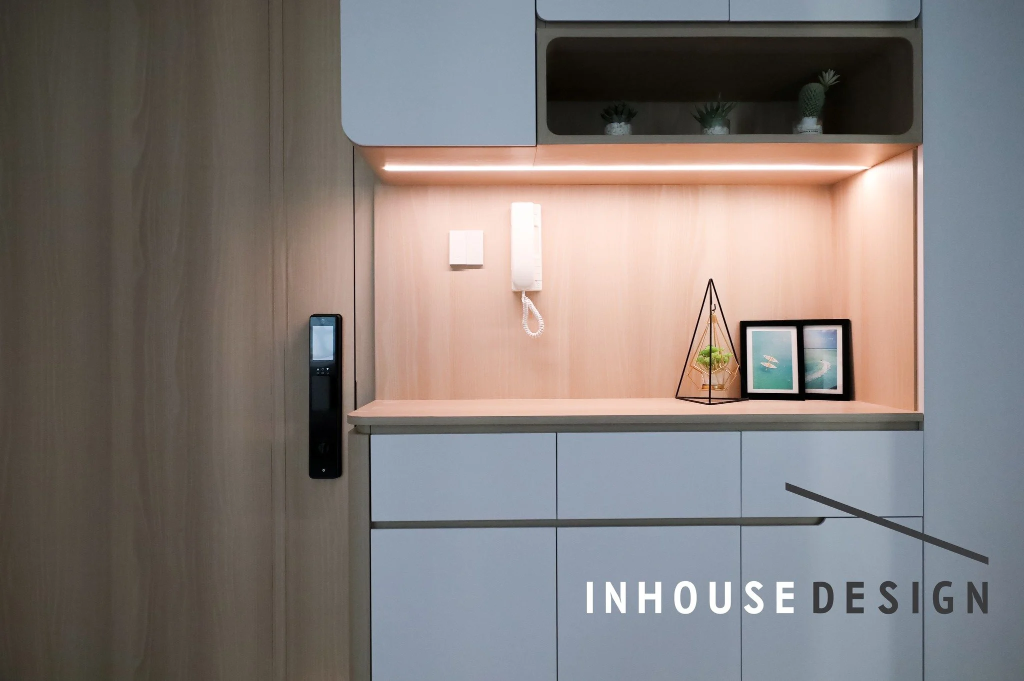 將軍澳 欣明苑 l 2房單位
設計風格 l 日式簡約

設計中經常注重自然光的引入，利用大窗戶、室內庭院或燈具設計來創造光影變化，增強空間的層次感。

#室內設計 #傢俬訂造 #裝修 #傢俬 #INTERIORDESIGN #INTERIOR #DESIGN #蔚藍灣畔 #新都城 #將軍澳中心 #將軍澳廣場 #日出康城 #seatosky #MARINI #MONTARA #LP6 #LP10 #MALIBU #首都 #領都 #緻藍天 #晉海 #將軍澳 #簡約風 #歐陸風 #簡歐風 #日式風 #