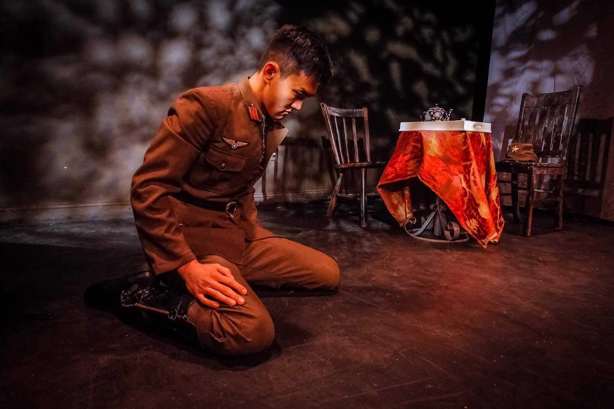 Paradise Factory (New York, NY): Mao Sun as Hideki in SAITAMA 埼玉 by Erik Champney. Photo by Bryan Cash.