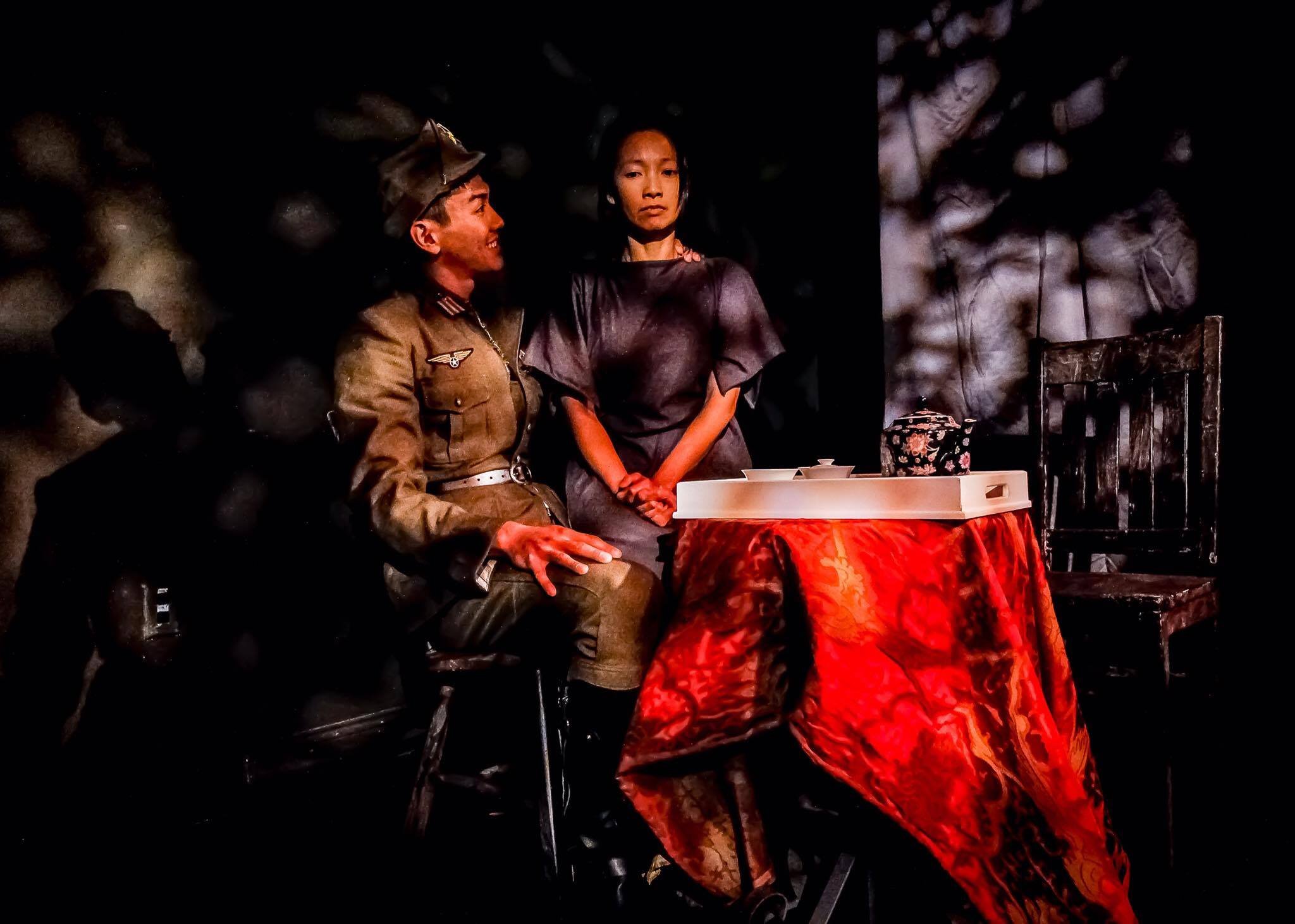 Paradise Factory (New York, NY): Mao Sun (L) as Hideki and Adelyne Liu as Nuying in SAITAMA 埼玉 by Erik Champney. Photo by Bryan Cash.