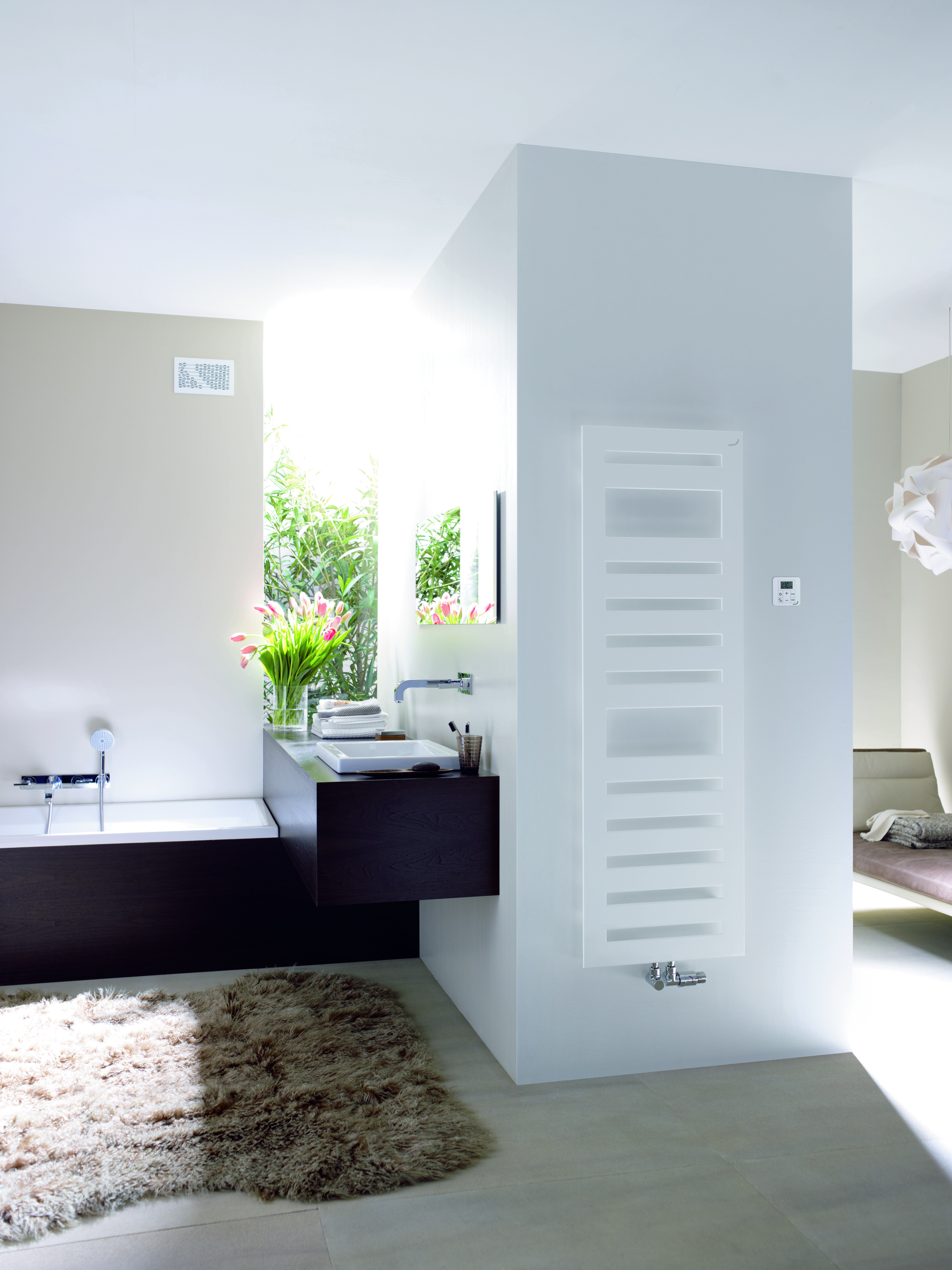 Zehnder_RAD_Metropolitan_Spa_mix_RACY_S_50mm_bathroom_traffic_white_Print_70394.jpg