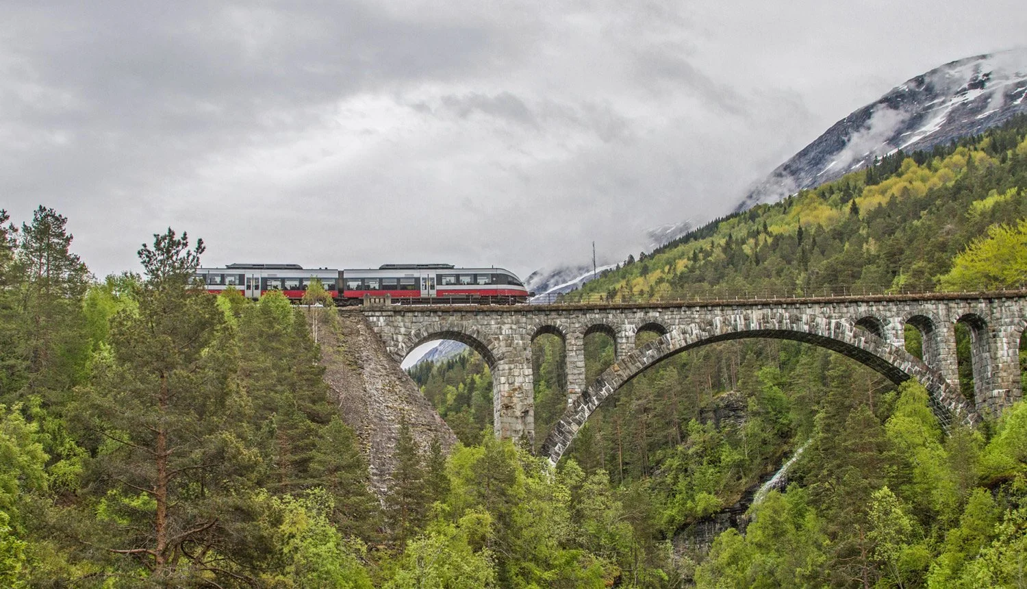 Raumabanen-gravaer-web-5-03-kl.-23.22.16.jpg