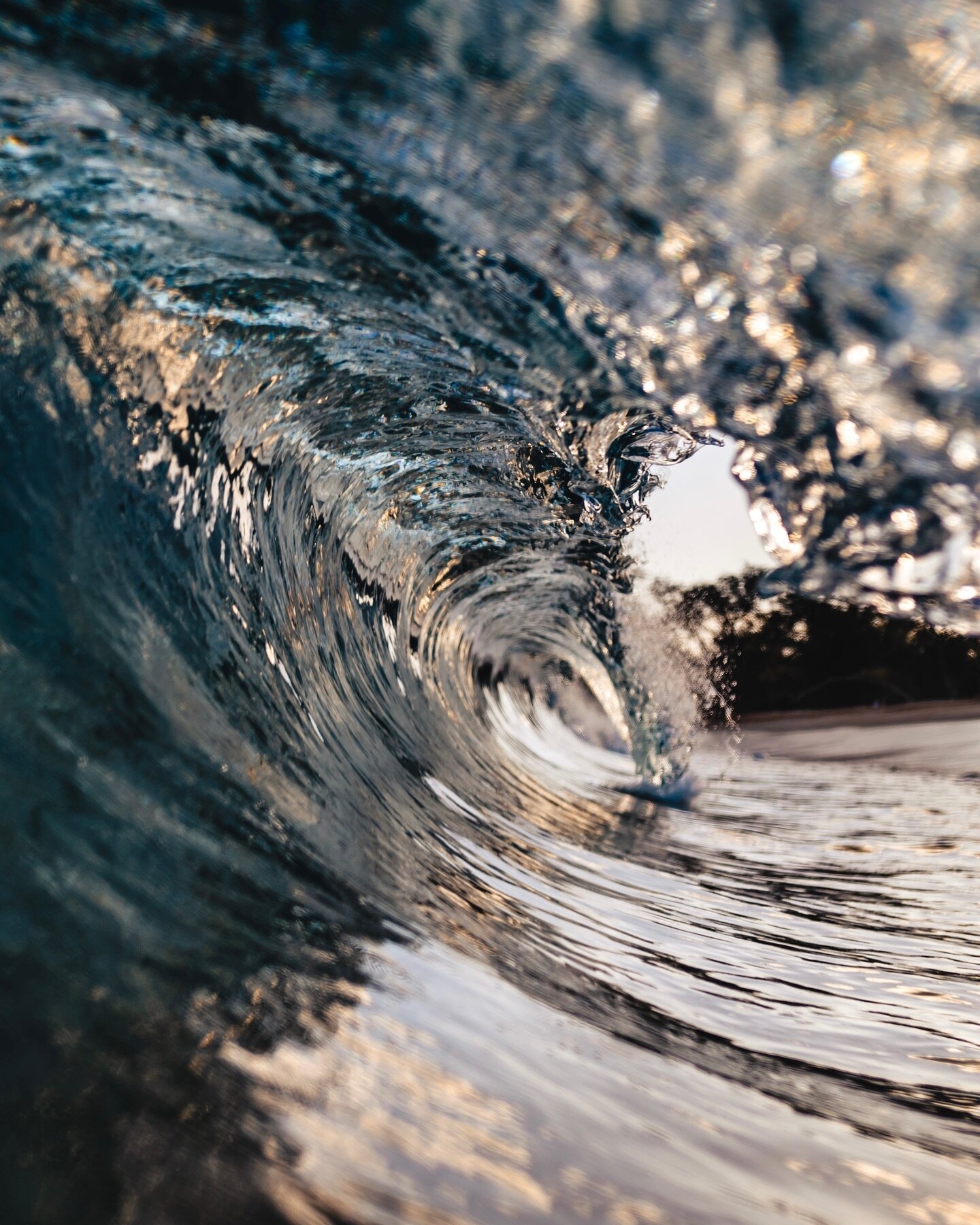 🌀 
&bull;
&bull;
&bull;
#blueocean #dreamy #blueaesthetic #sealovers #oceanlovers #waterphotography #bokeh #bokehlicious #oceanloversco #peaceful #collectivesoulmag #aestheticedits #bluewater #bluesea #seascape #sunriselovers #sunrisephotography #go