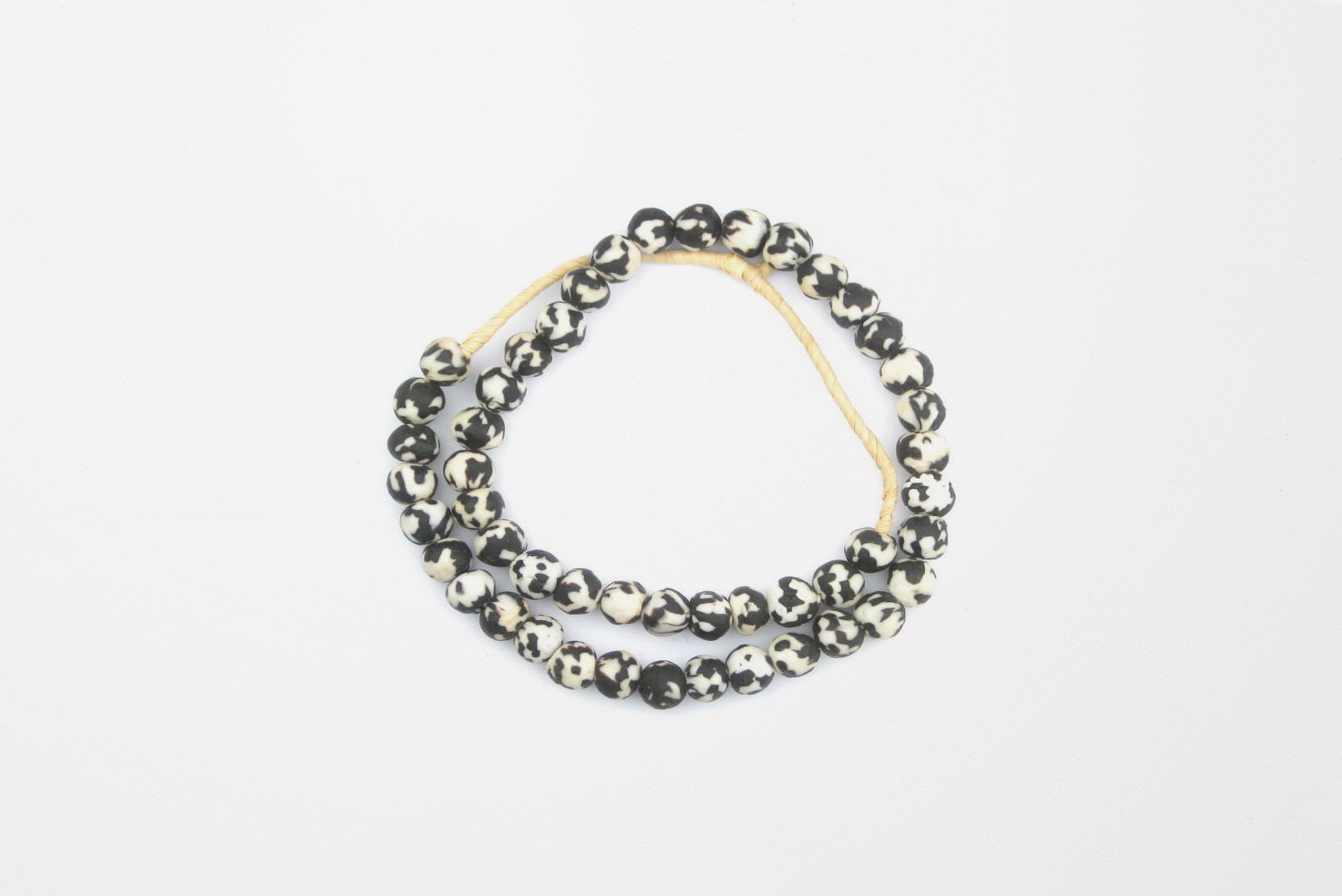 Black-and-White-Beads-01.jpg