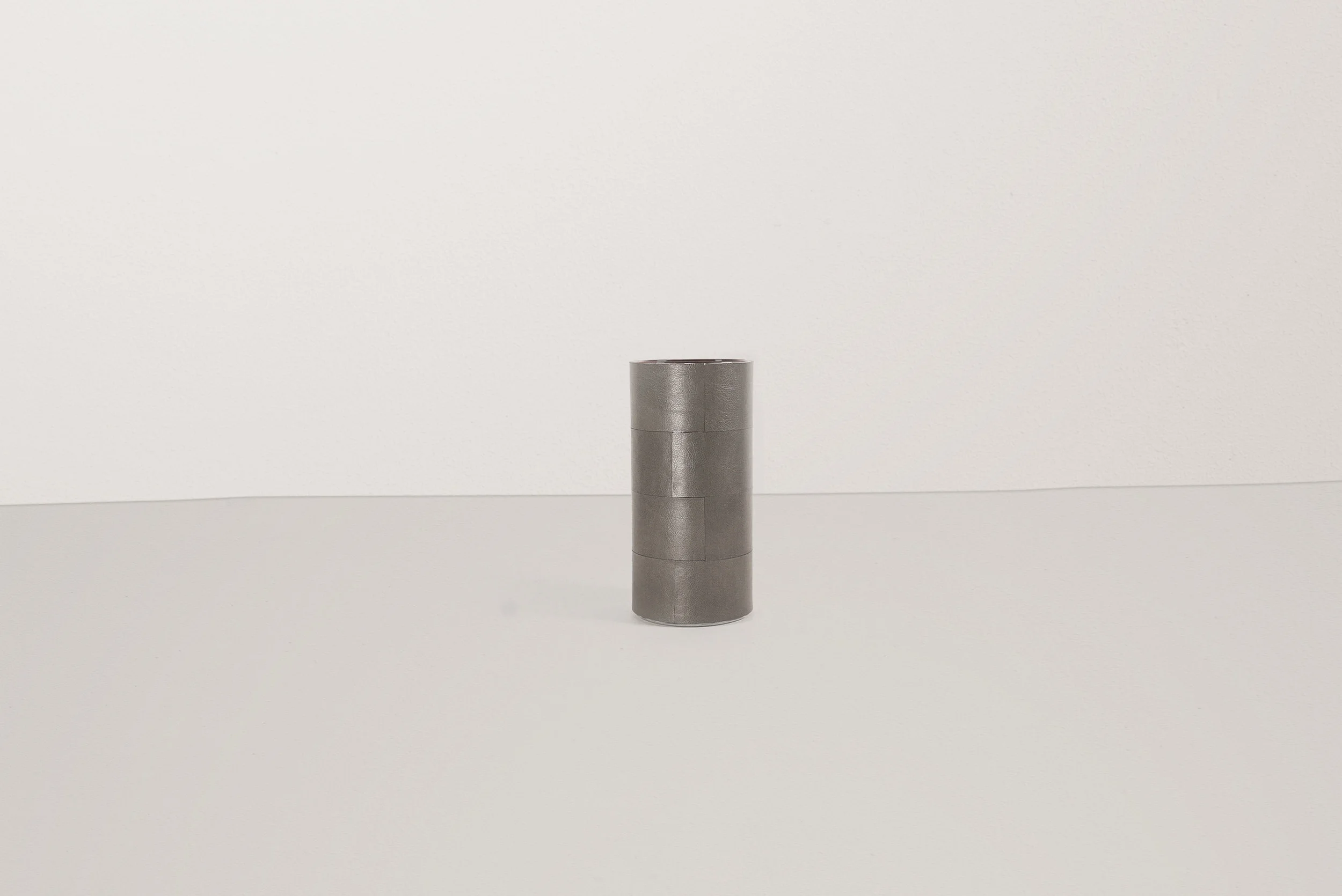 vase_medium_gray_03.jpg