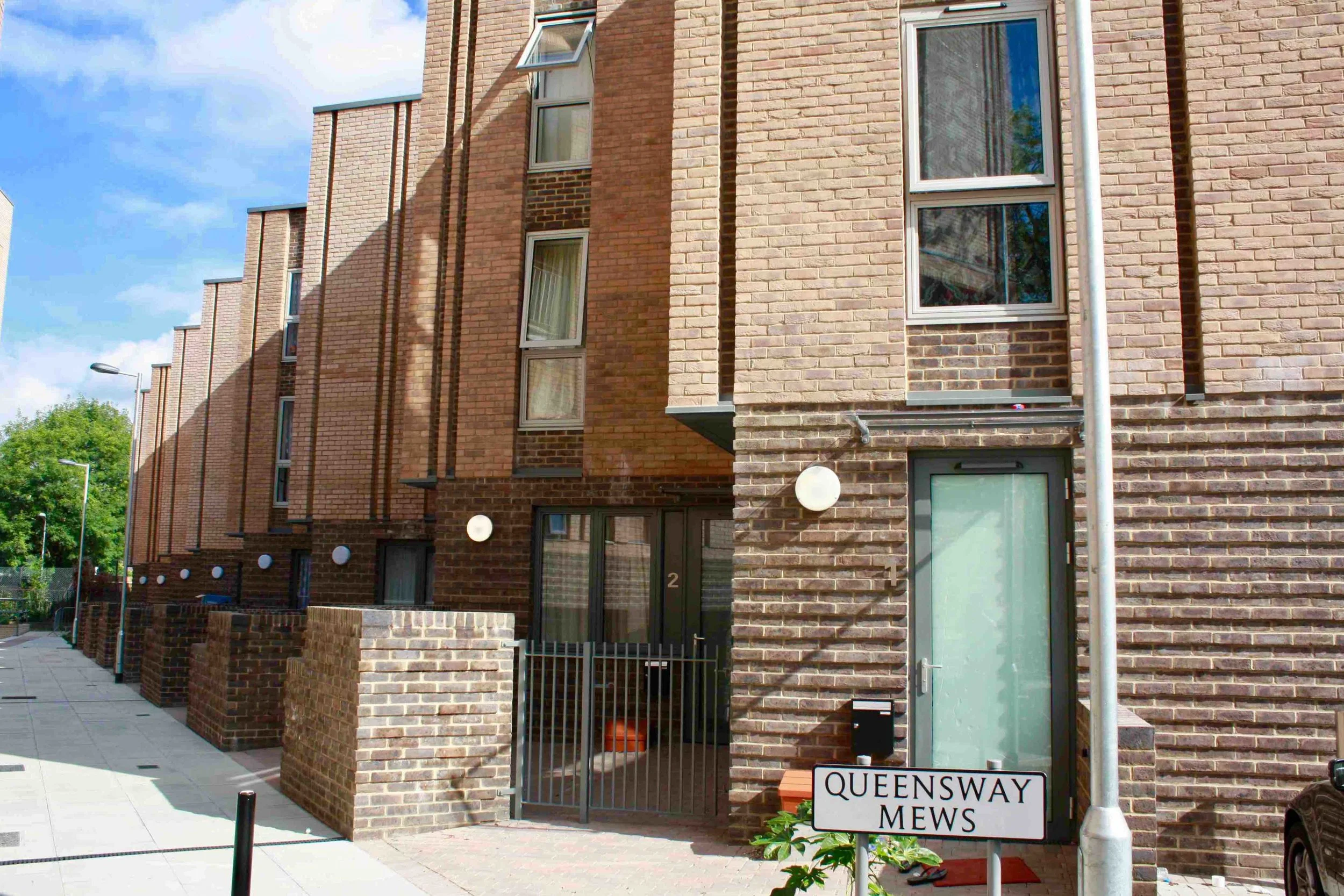 Queensway Mews, Lewisham, London SE6 8 four bedroom family houses for affordable rent built for Affinity Sutton Housing, Mayor of London and Lewisham Council