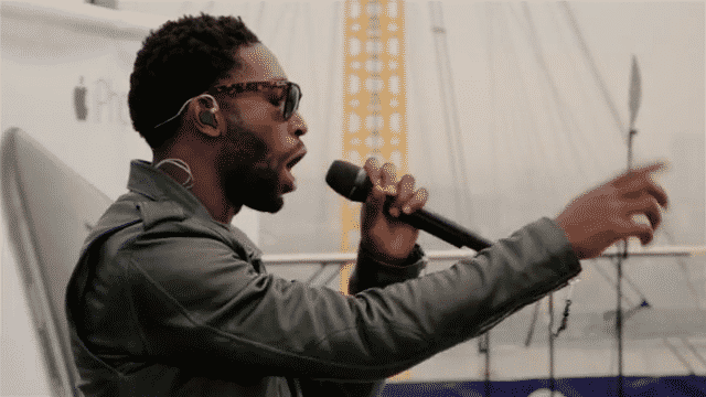 02 - Apple Iphone 6 launch-low.gif