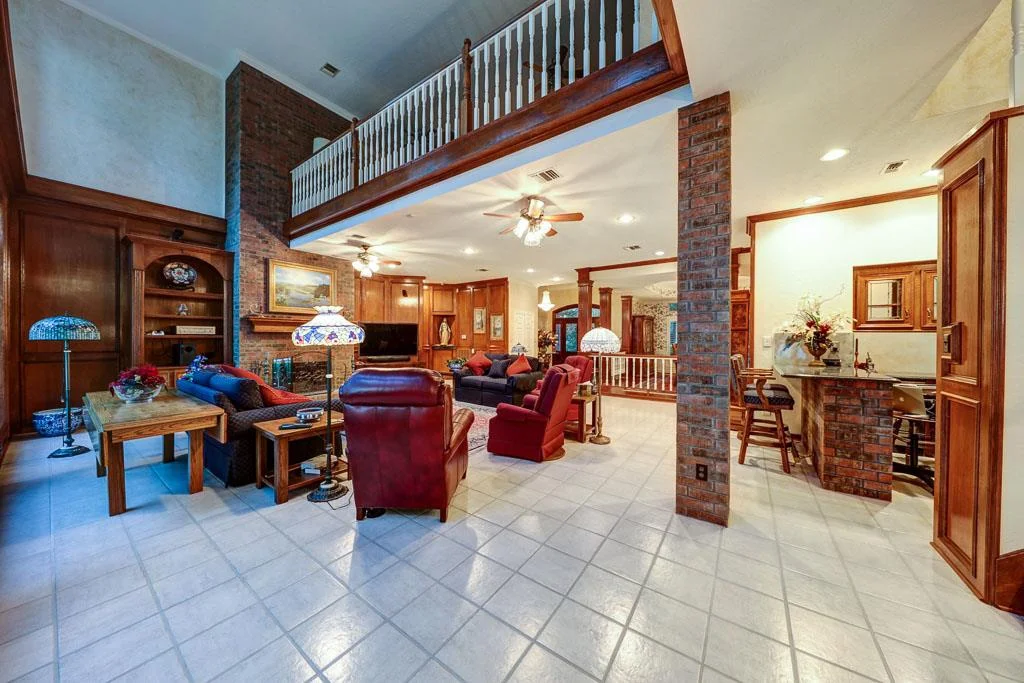 Family Room & Bar: Before