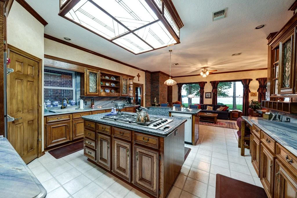 Kitchen & Casual Dining: Before