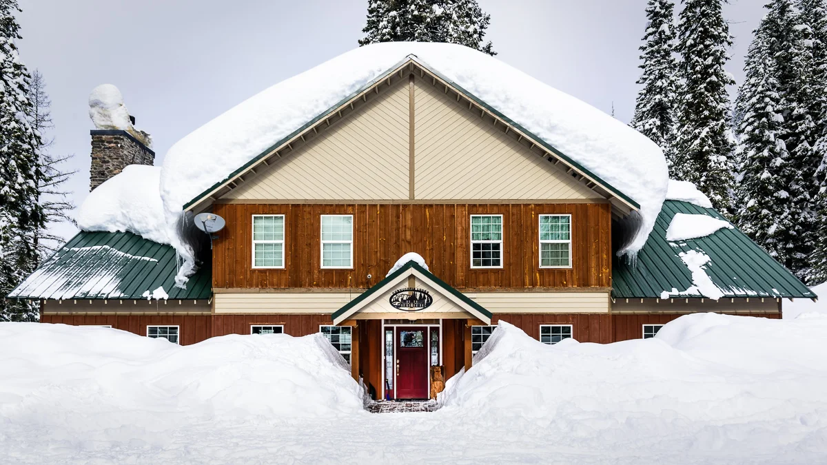 DSC_2575-front of lodge.jpg