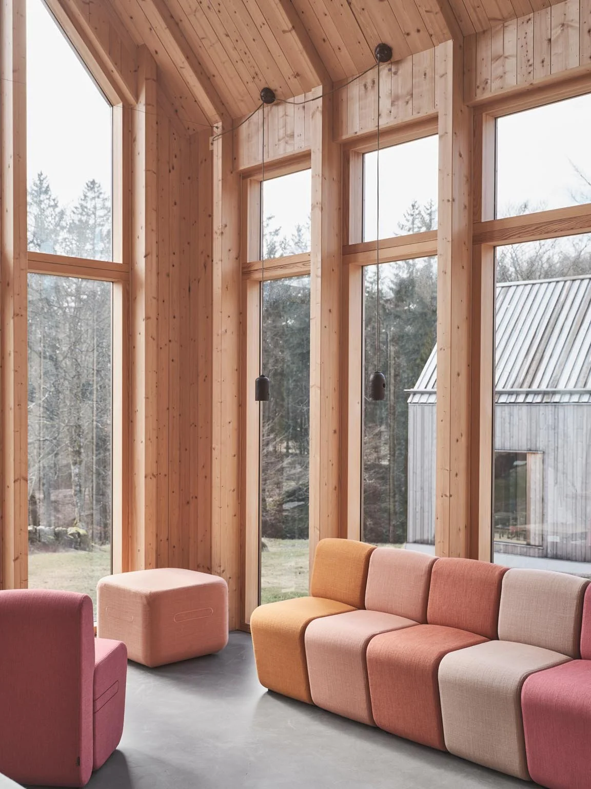Bobby_Seating_SofaModular_ScandinavianSpaces_EnvironmentImage_2.jpeg