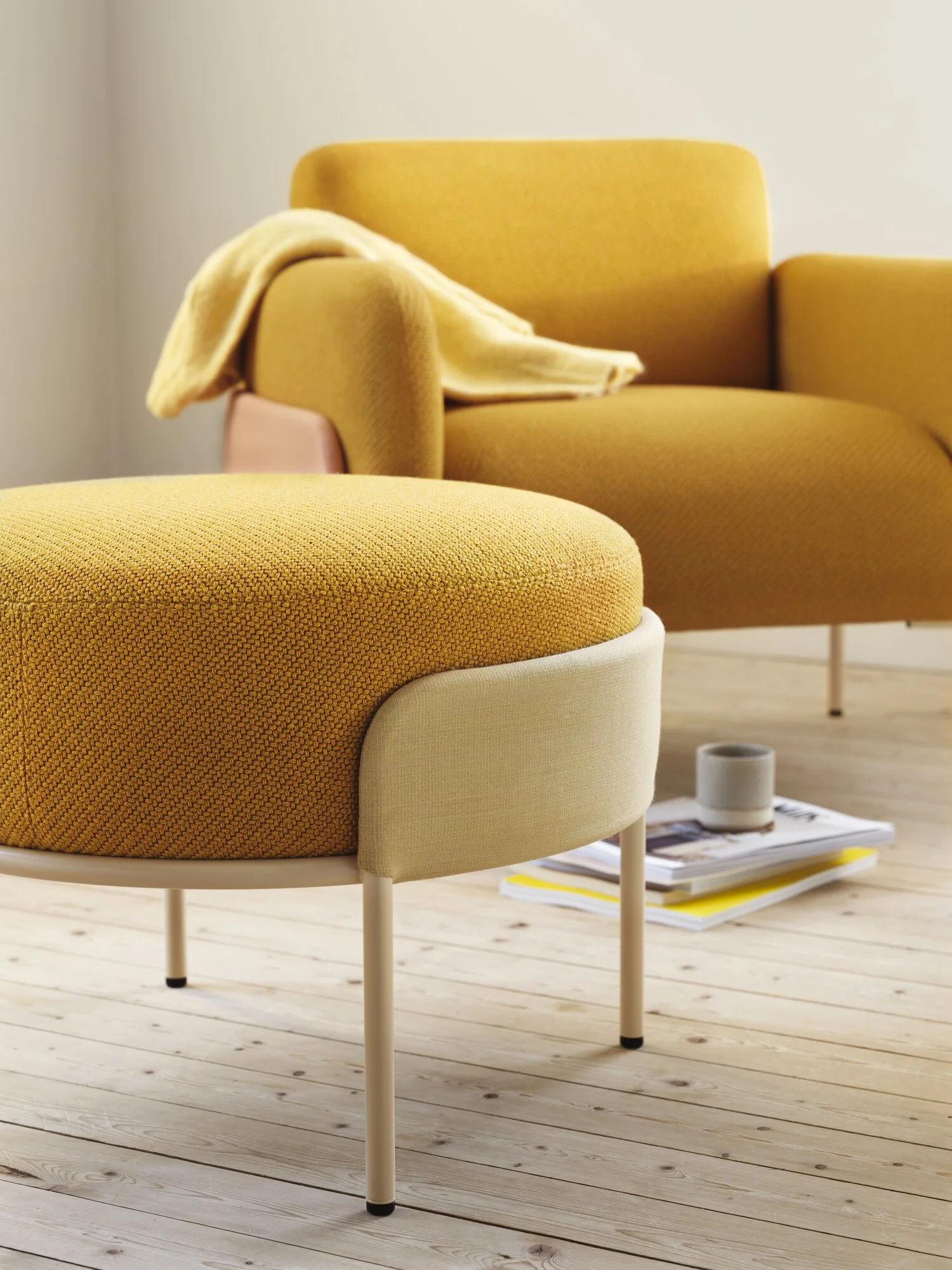 Bolero_Seating_LoungeChairSofa_ScandinavianSpaces_EnvironmentImage_11.jpeg