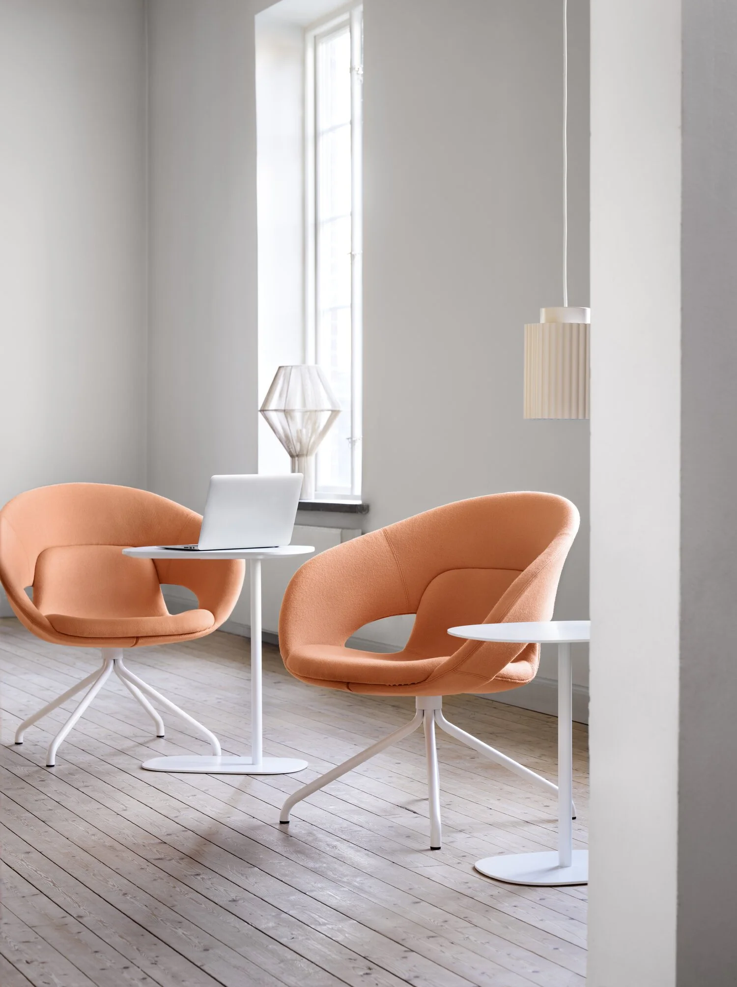 Deli_Seating_LoungeChair_ScandinavianSpaces_EnvironmentImage_1.jpeg