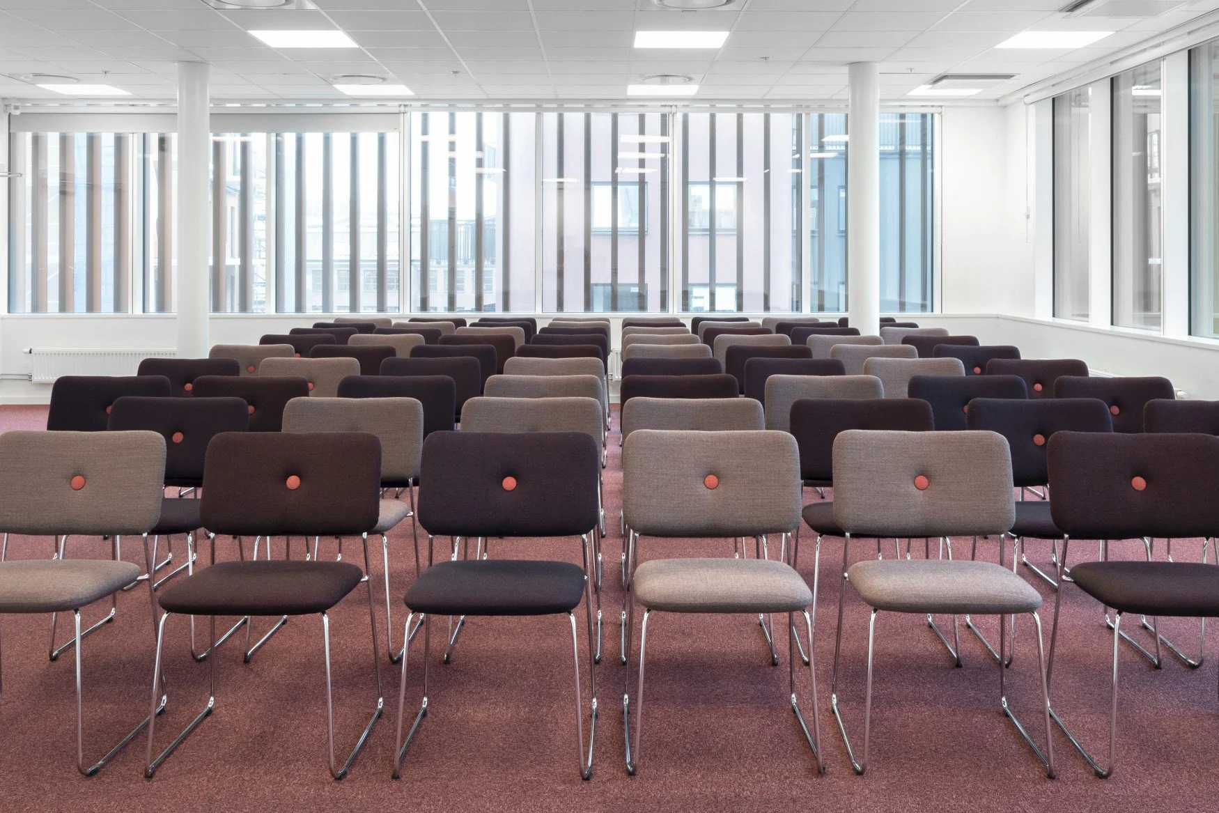 Dundra_Seating_GuestDiningStool_ScandinavianSpaces_EnvironmentImage_4.jpeg