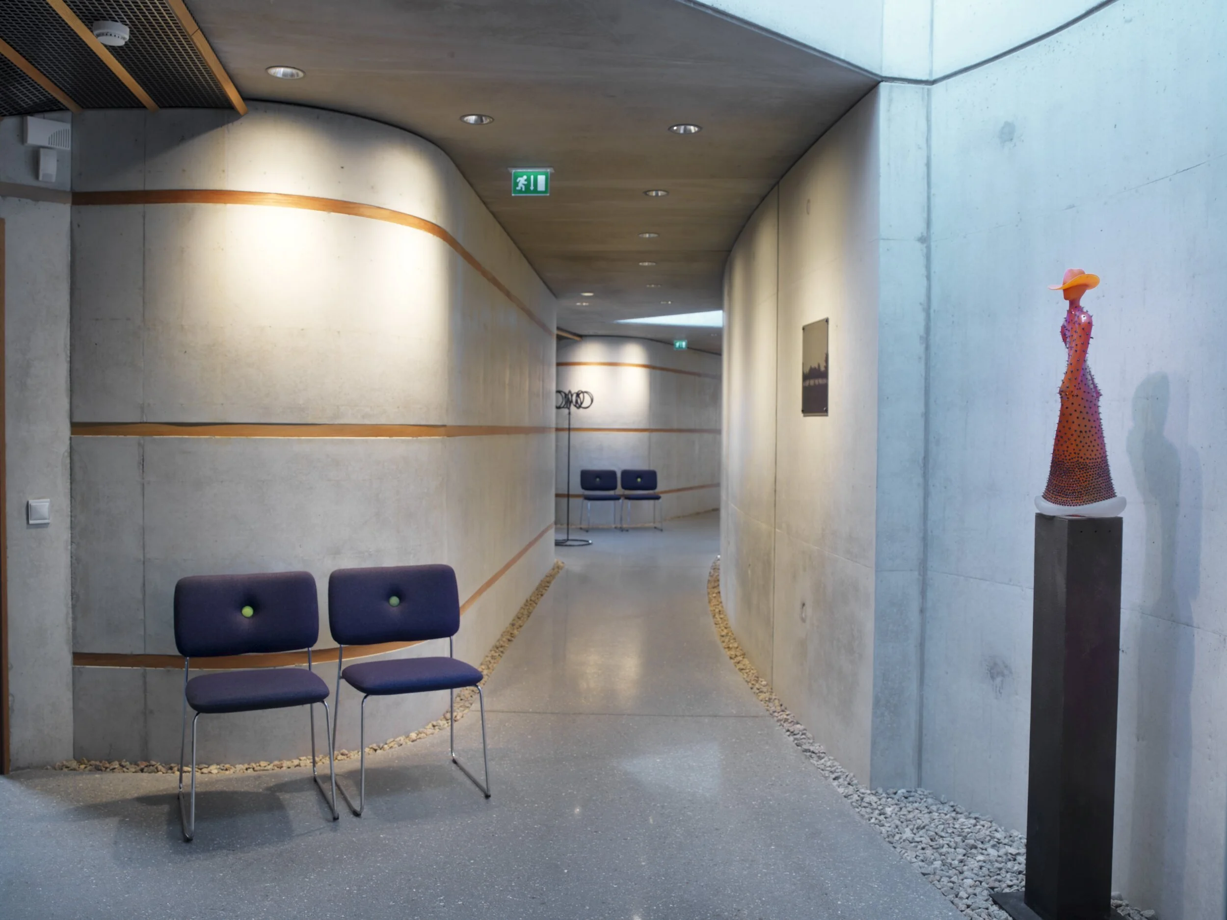 Dundra_Seating_GuestDiningStool_ScandinavianSpaces_EnvironmentImage_5.jpeg