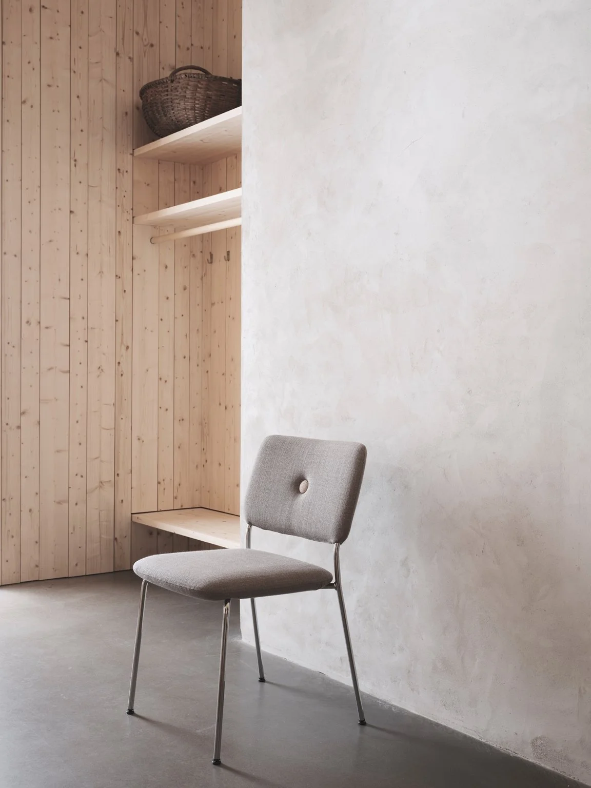 Dundra_Seating_GuestDiningStool_ScandinavianSpaces_EnvironmentImage_7.jpeg