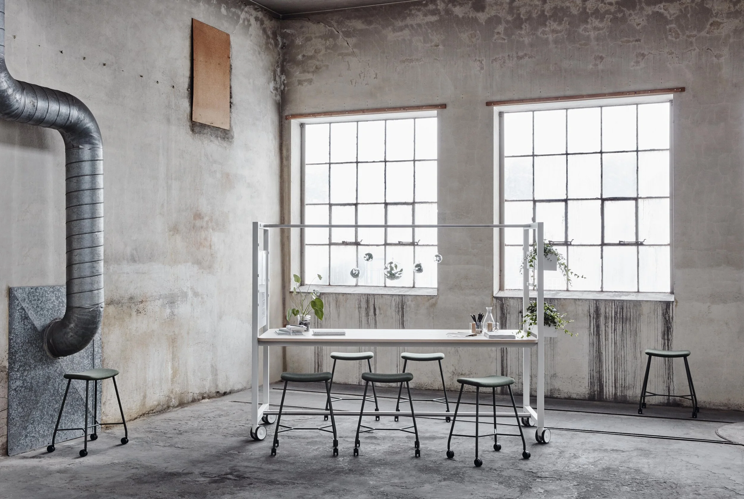 Motus_Seating_GuestDiningStool_ScandinavianSpaces_EnvironmentImage_3.jpeg
