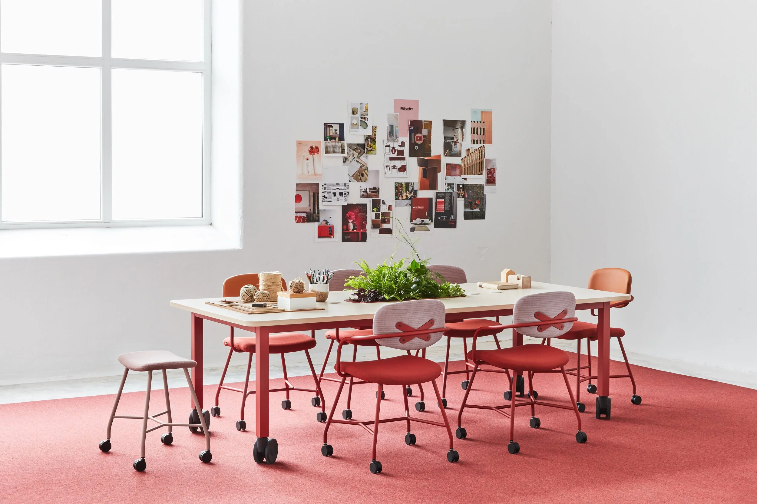 Motus_Seating_GuestDiningStool_ScandinavianSpaces_EnvironmentImage_9.jpeg