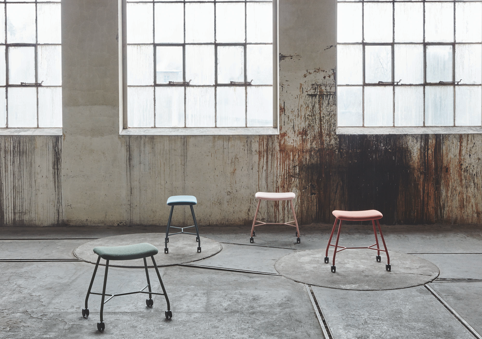 Motus_Seating_GuestDiningStool_ScandinavianSpaces_EnvironmentImage_1.jpg