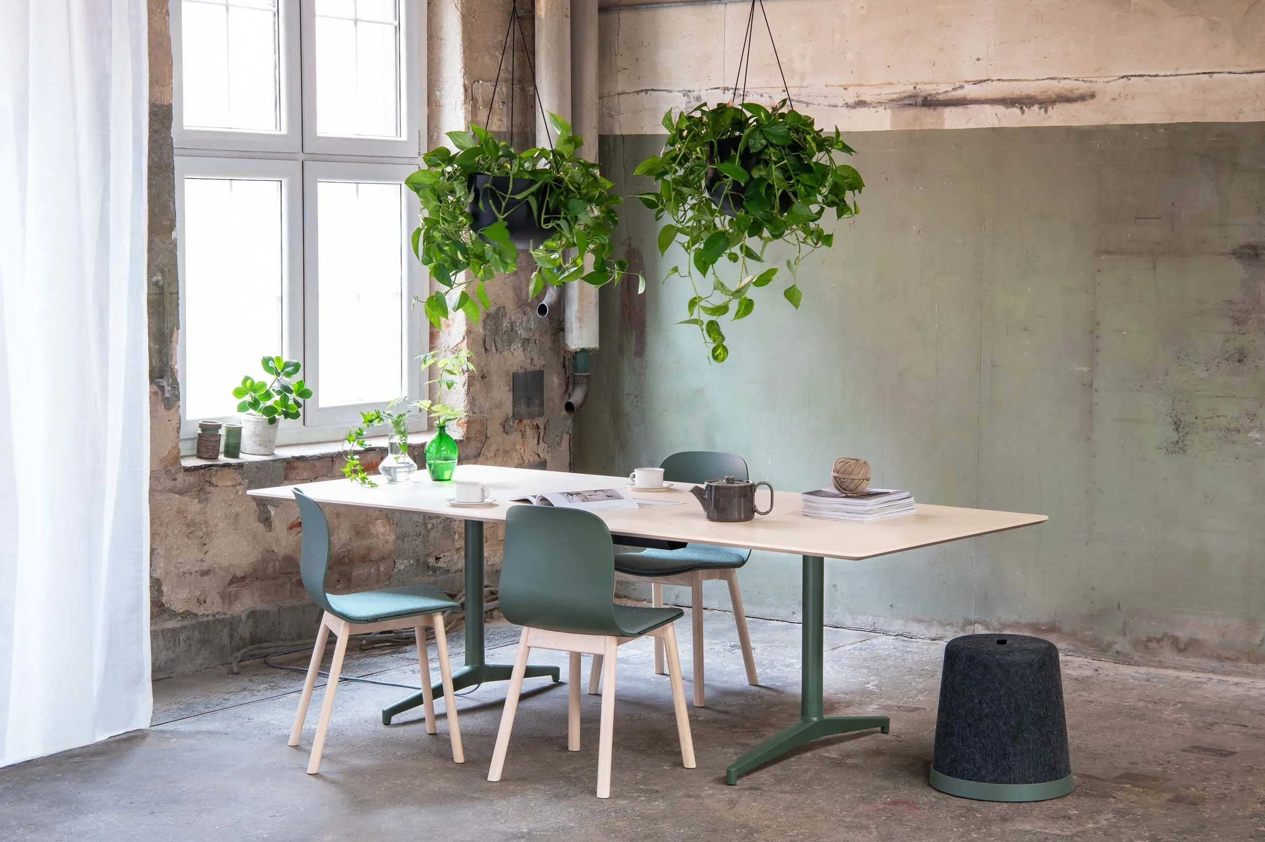 NeoLite_Seating_GuestDiningStool_ScandinavianSpaces_EnvironmentImage_6.jpg