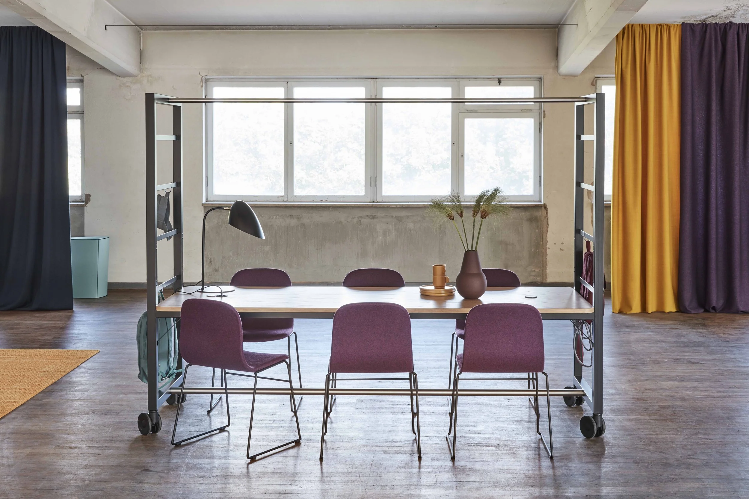 NeoLite_Seating_GuestDiningStool_ScandinavianSpaces_EnvironmentImage_9.jpg