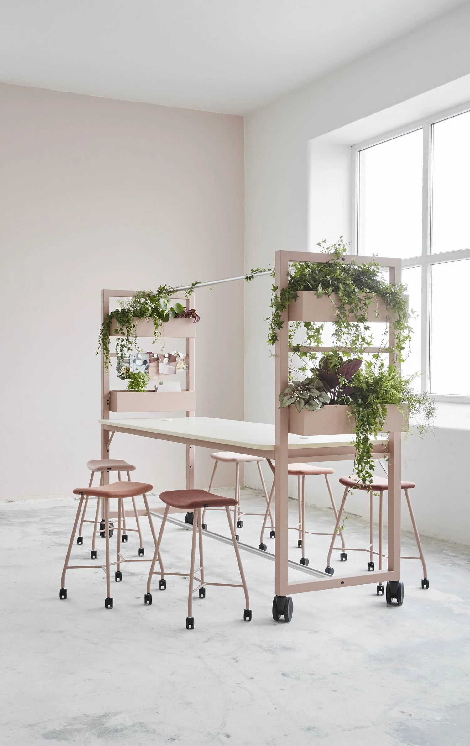 Vagabond_Tables_CafeDiningConferenceMeeting_ScandinavianSpaces_EnvironmentImage_8.jpeg