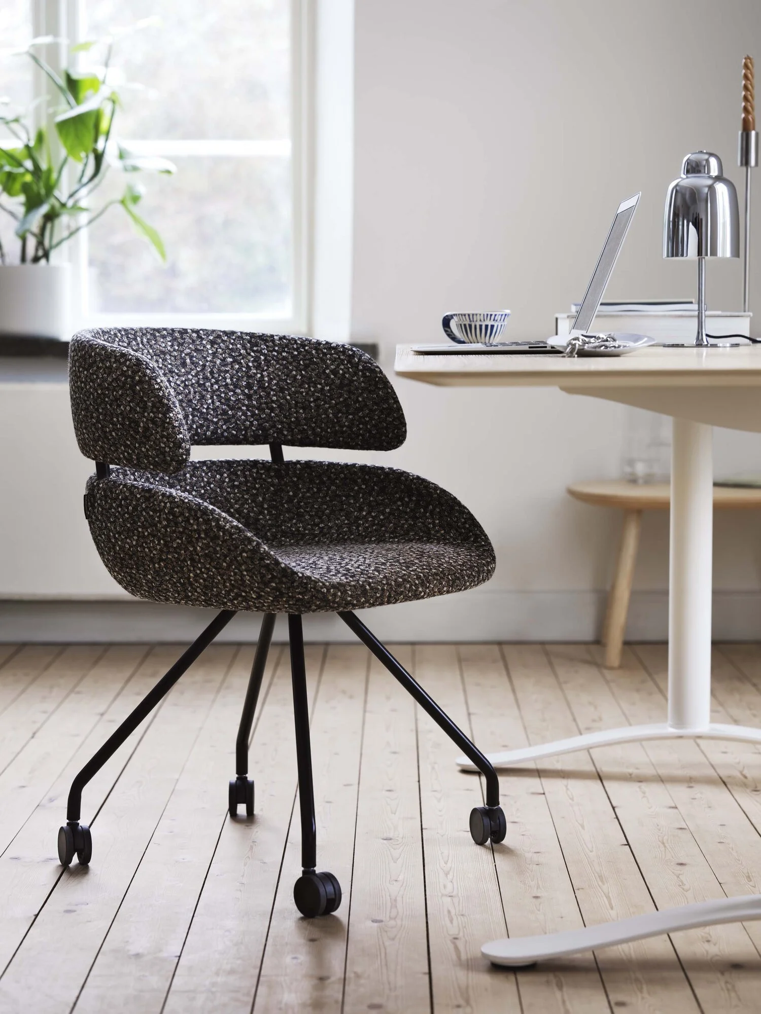 Fendo_Seating_GuestDining_ScandinavianSpaces_EnvironmentImage_9.jpeg