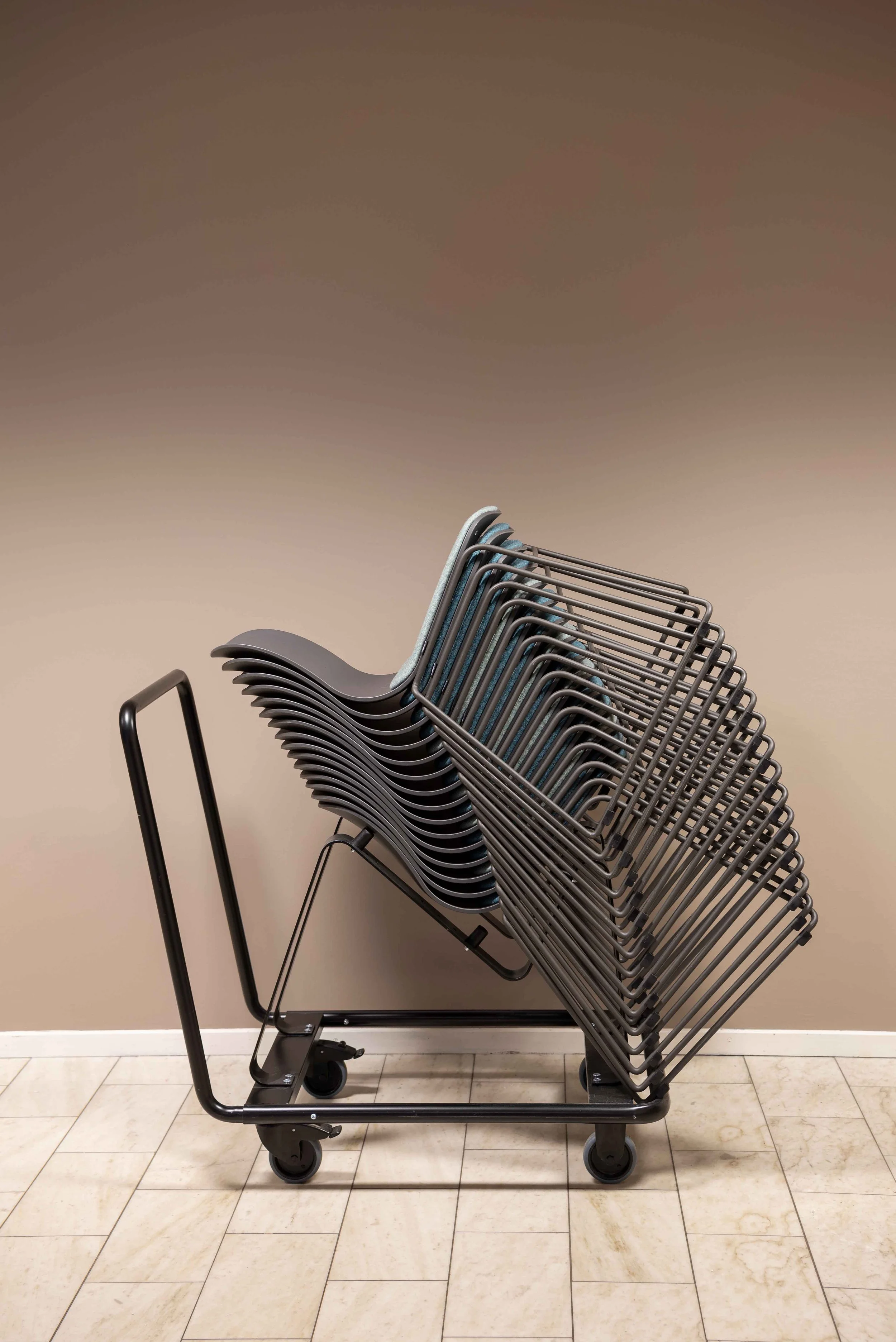 NeoLite_Seating_GuestDiningStool_ScandinavianSpaces_EnvironmentImage_12.jpg