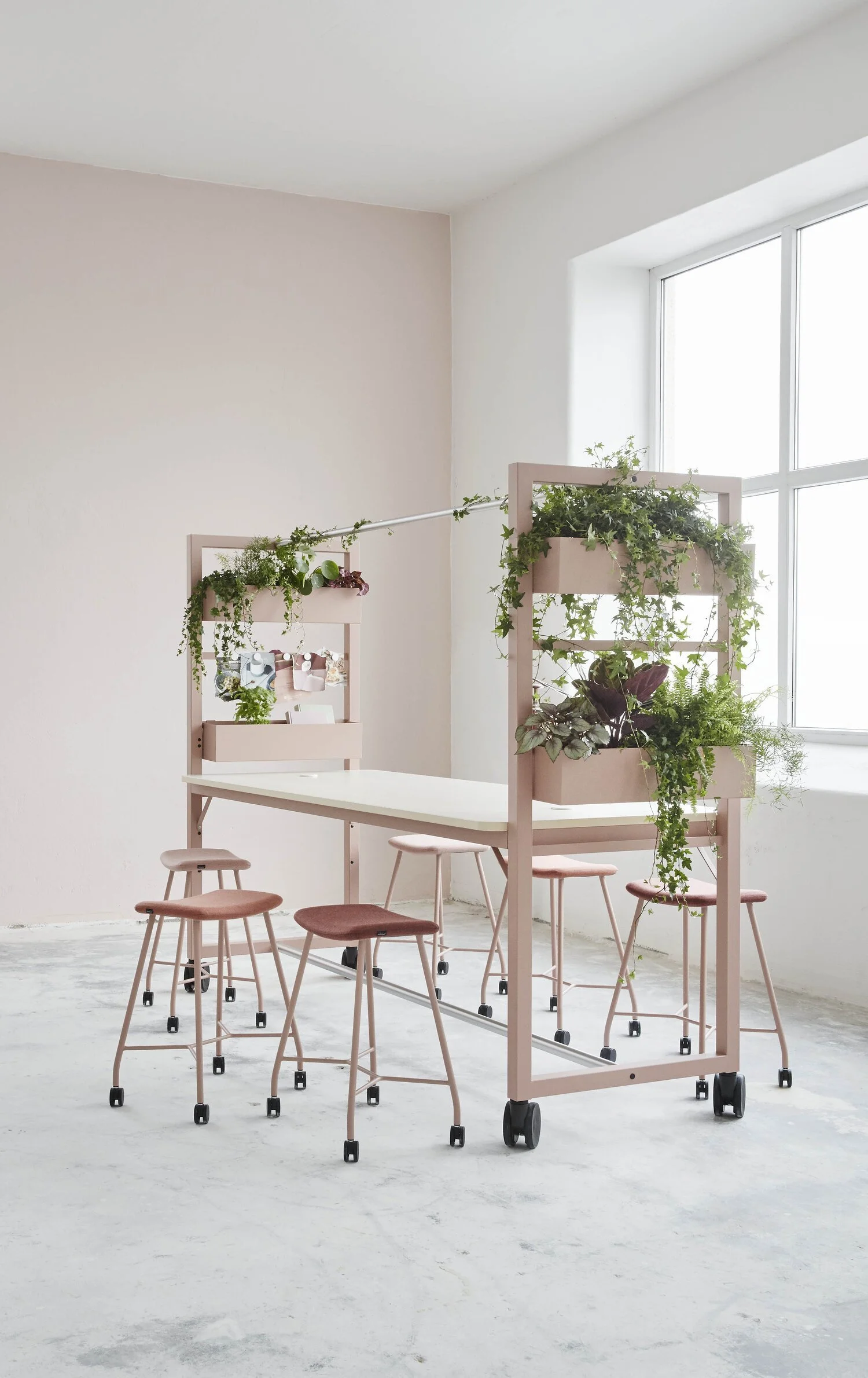 Vagabond_Tables_CafeDiningConferenceMeeting_ScandinavianSpaces_EnvironmentImage_8.jpeg