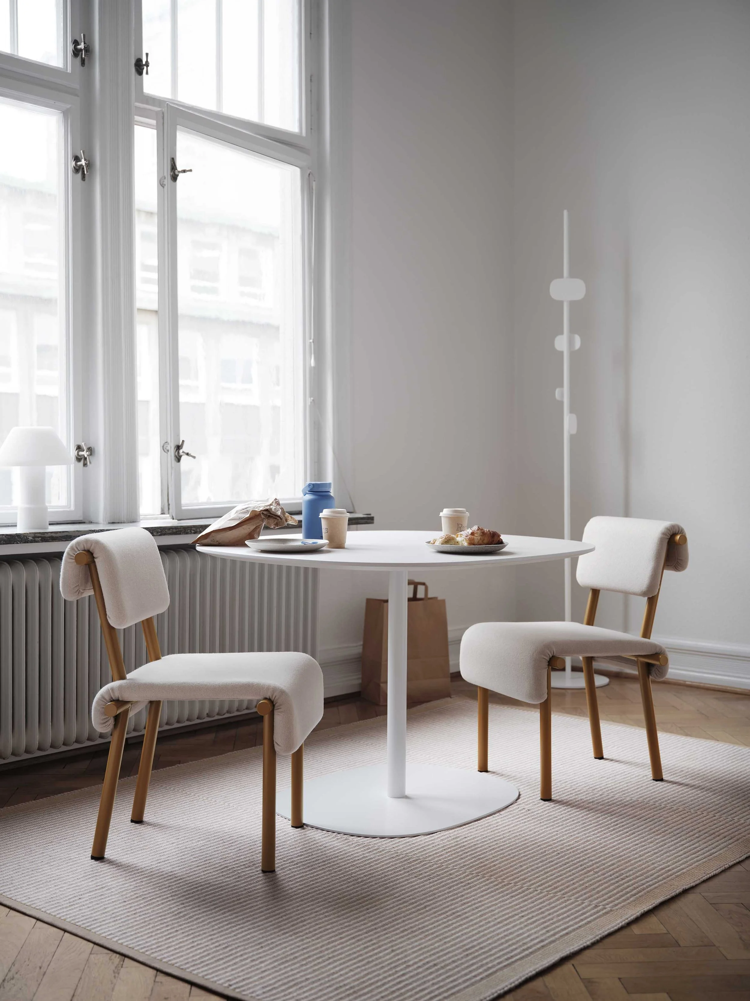 Lola_Seating_GuestDining_ScandinavianSpaces_EnvironmentImage_7.jpeg