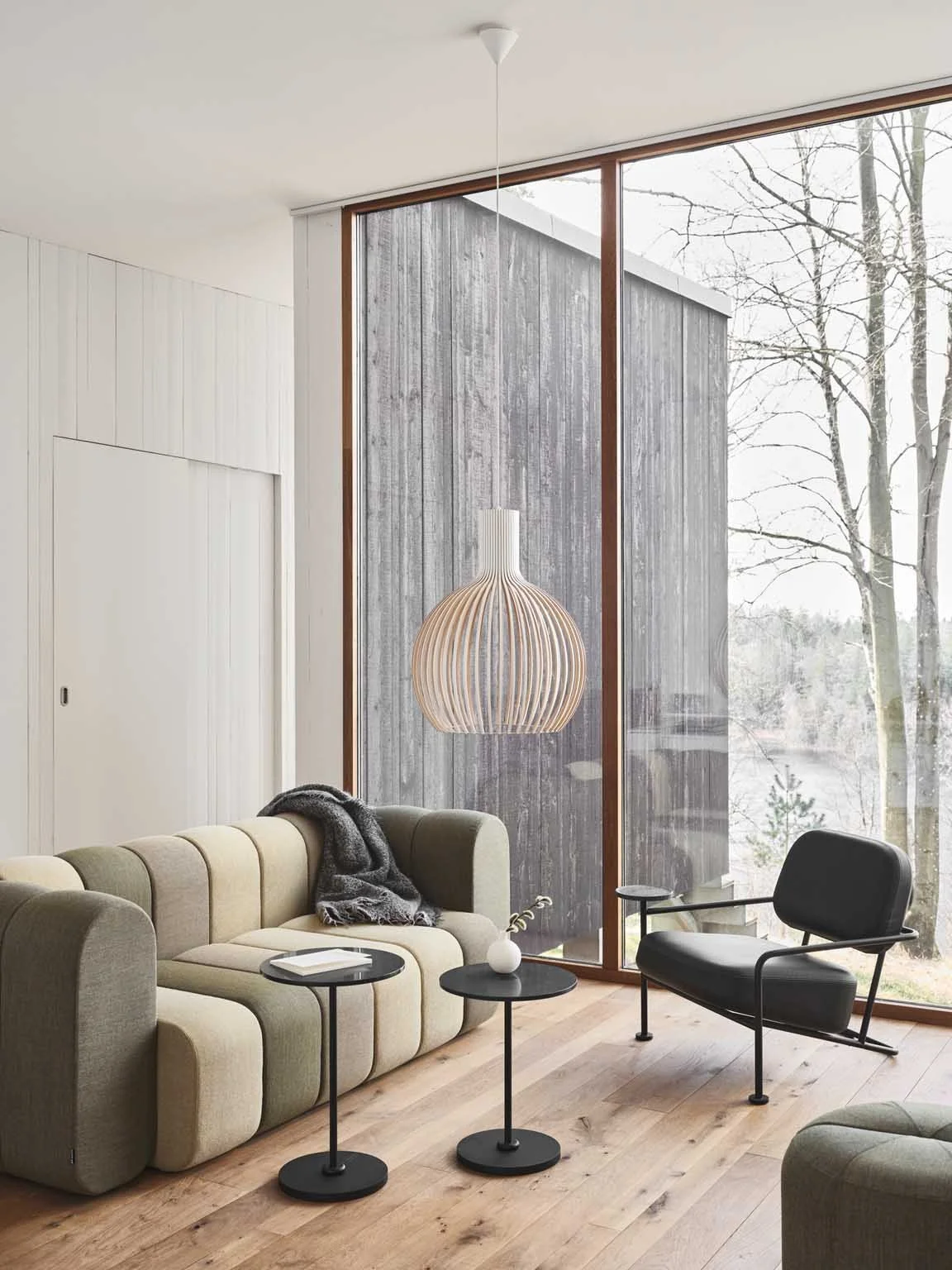 Couronne_Tables_Occasional_ScandinavianSpaces_EnvironmentImage_12.jpeg