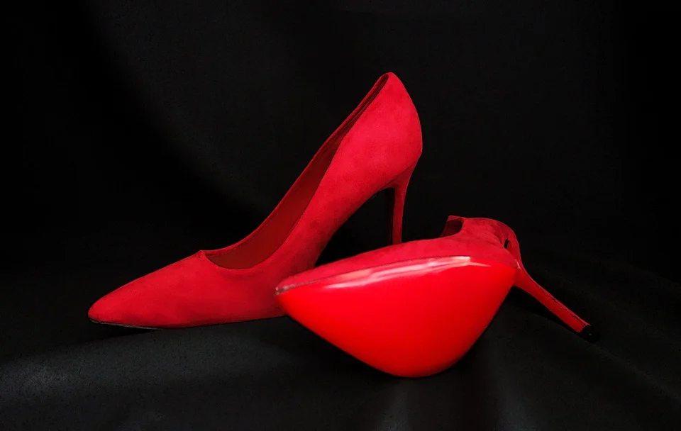 marilyn_monroe_high-heels_red_niagara_she_wore_stars_fashion.jpg