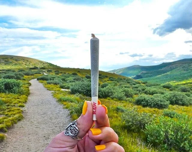 Throwing it back to when I used to do &quot;social distance&quot;-ing before it was cool🌞💛💨 But for real I miss you loves, and just want to hug my people!😘
&bull;
&bull;
&bull;
#socialdistancing #getoutside #hiking #denver #milehighcity #adventur