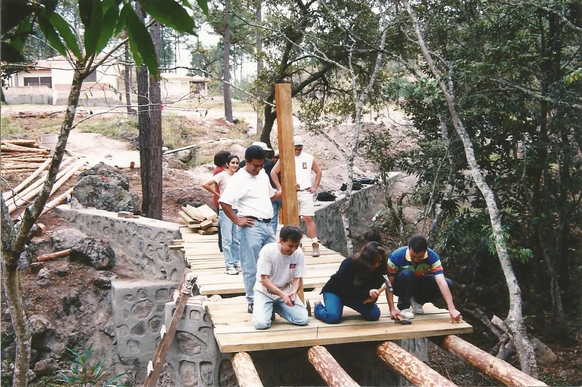 Construction of the bridge at Camp Monte De Santidad (2000)