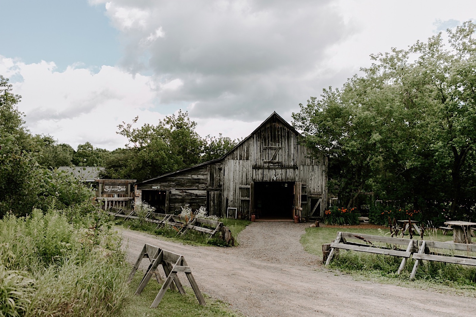 001_cmp-adam-addie-wedding-003_july_wisconsin_barn.jpg