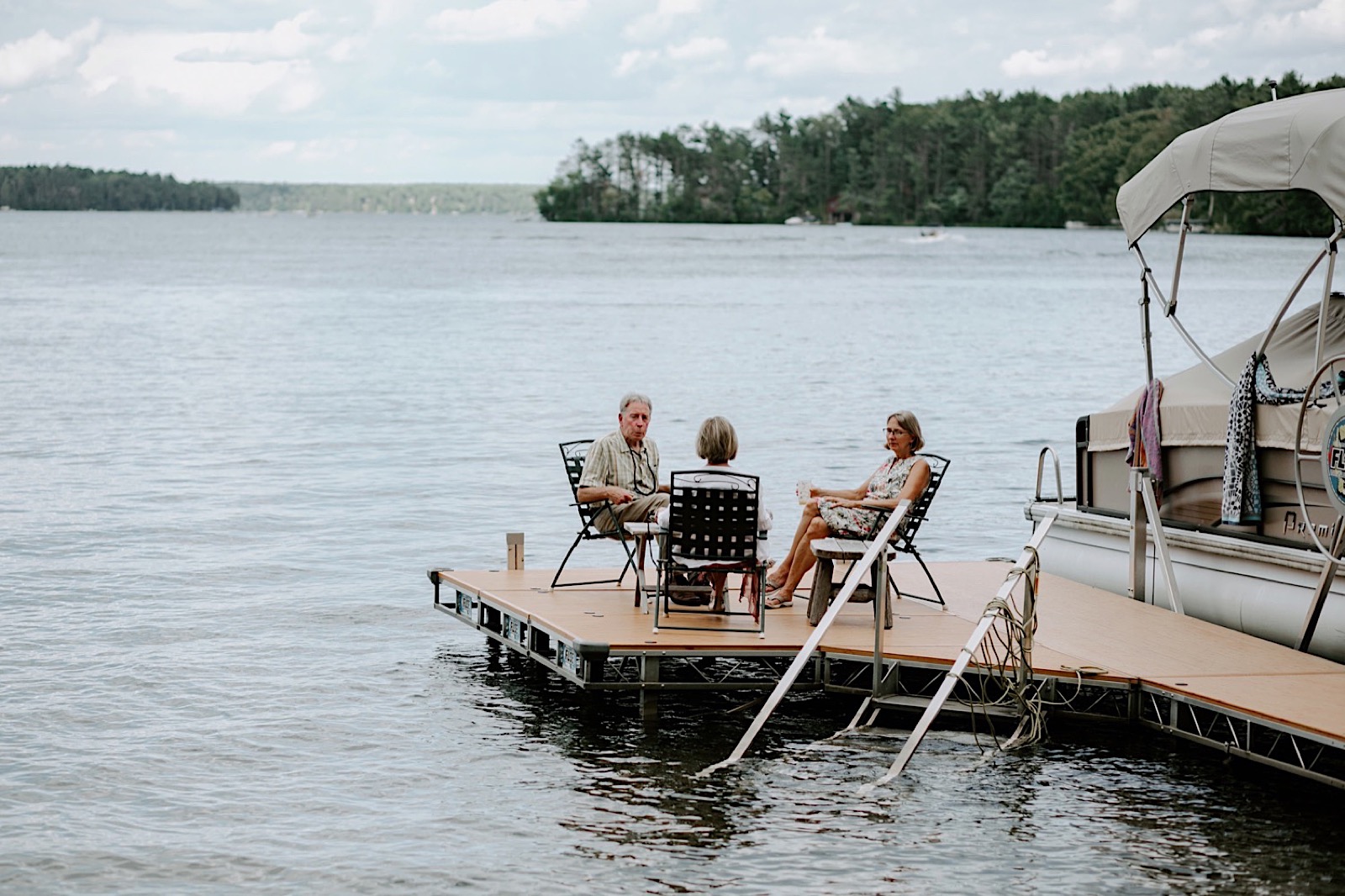 043_cmp-adam-addie-wedding-233_boats_wisconsin_lakehouse.jpg