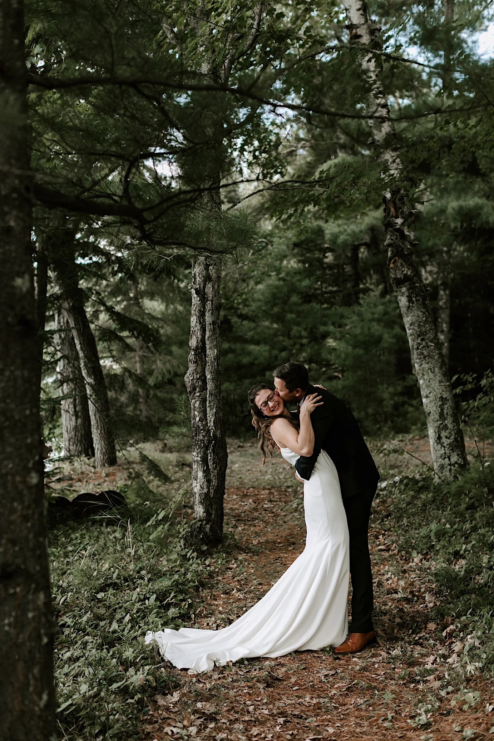 076_cmp-adam-addie-wedding-543_wisconsin_wedding_lakehouse_intimate.jpg